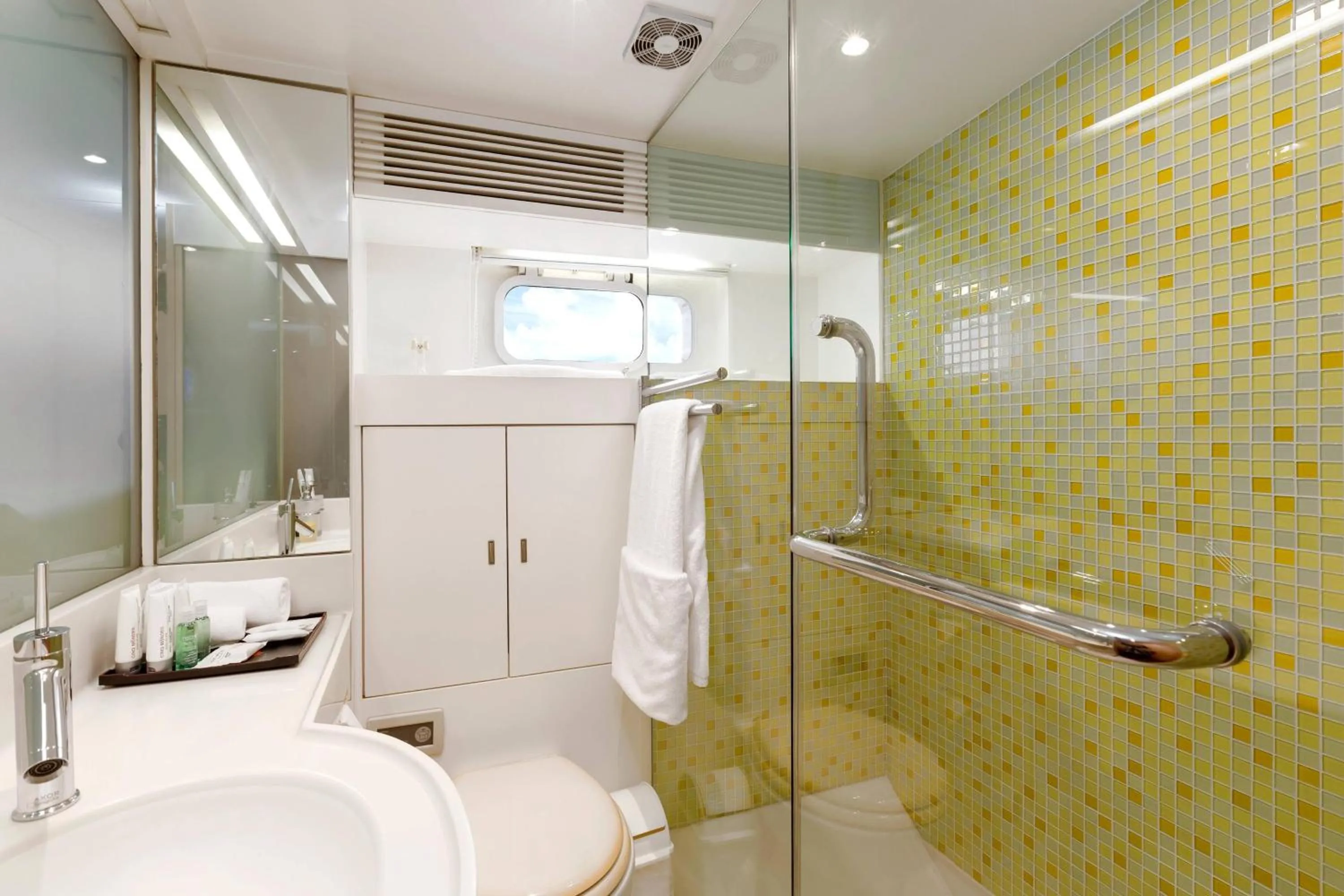 Bathroom in Le Meridien Phuket Beach Resort