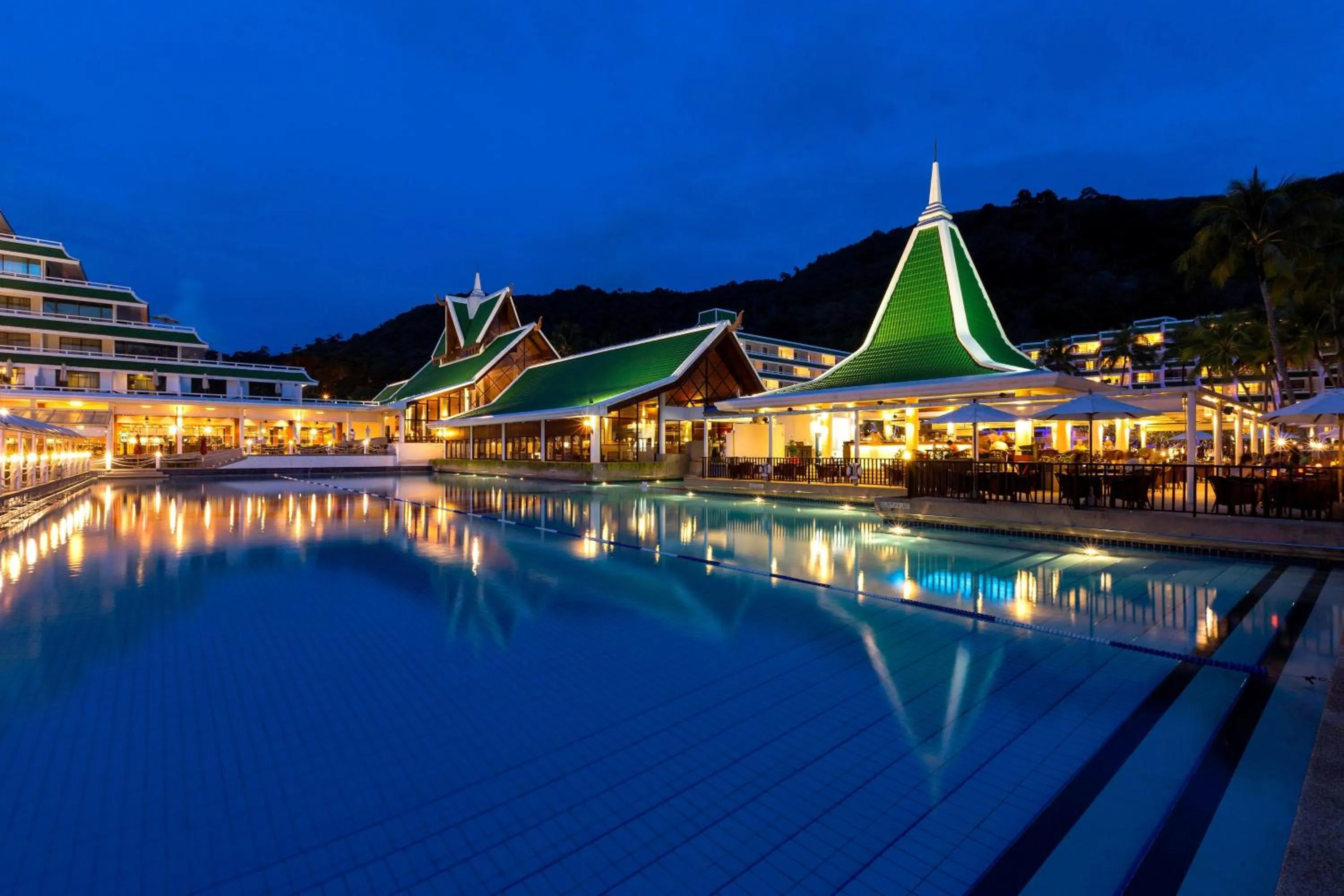 Swimming pool in Le Meridien Phuket Beach Resort