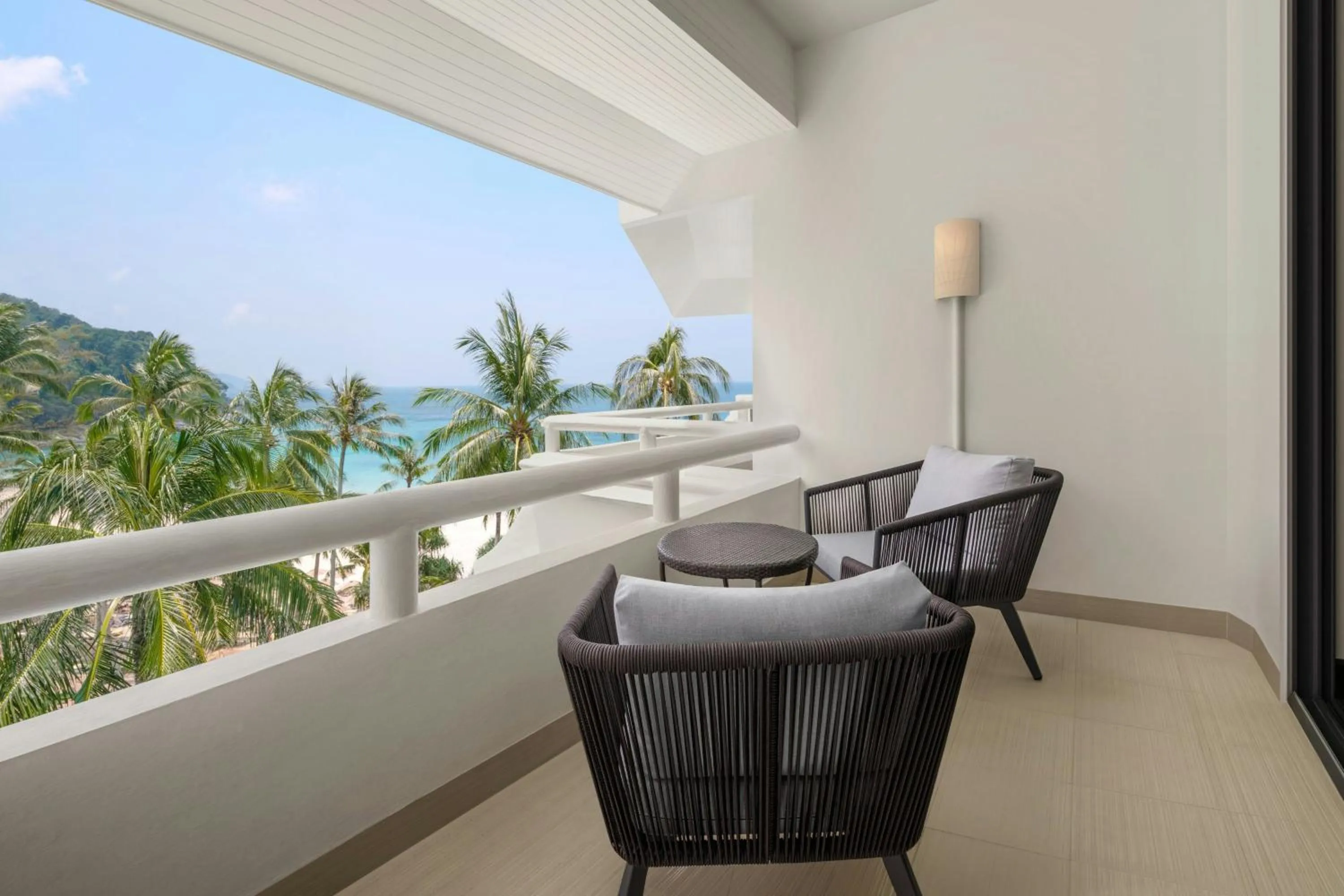 Photo of the whole room in Le Meridien Phuket Beach Resort