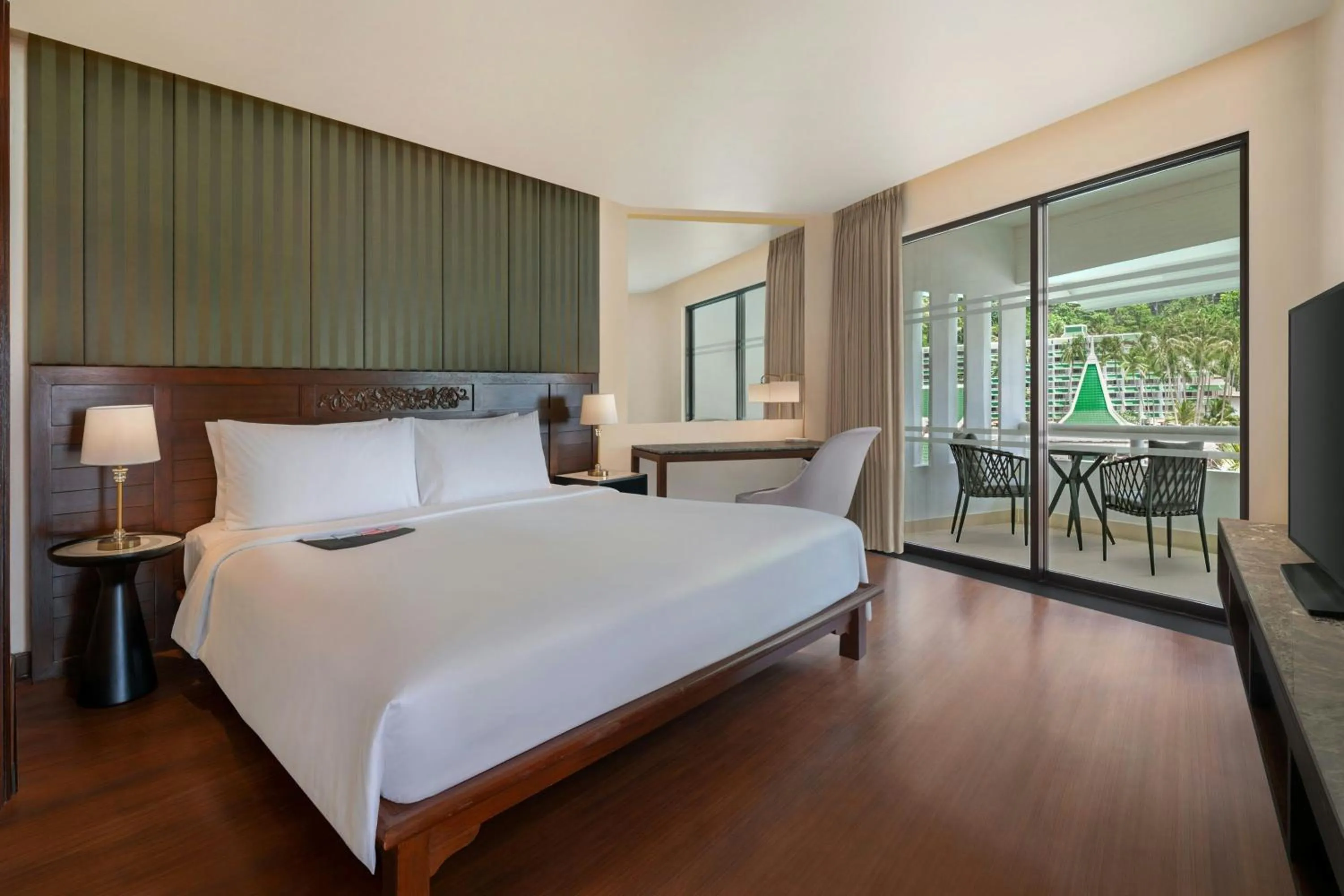 Photo of the whole room, Bed in Le Meridien Phuket Beach Resort
