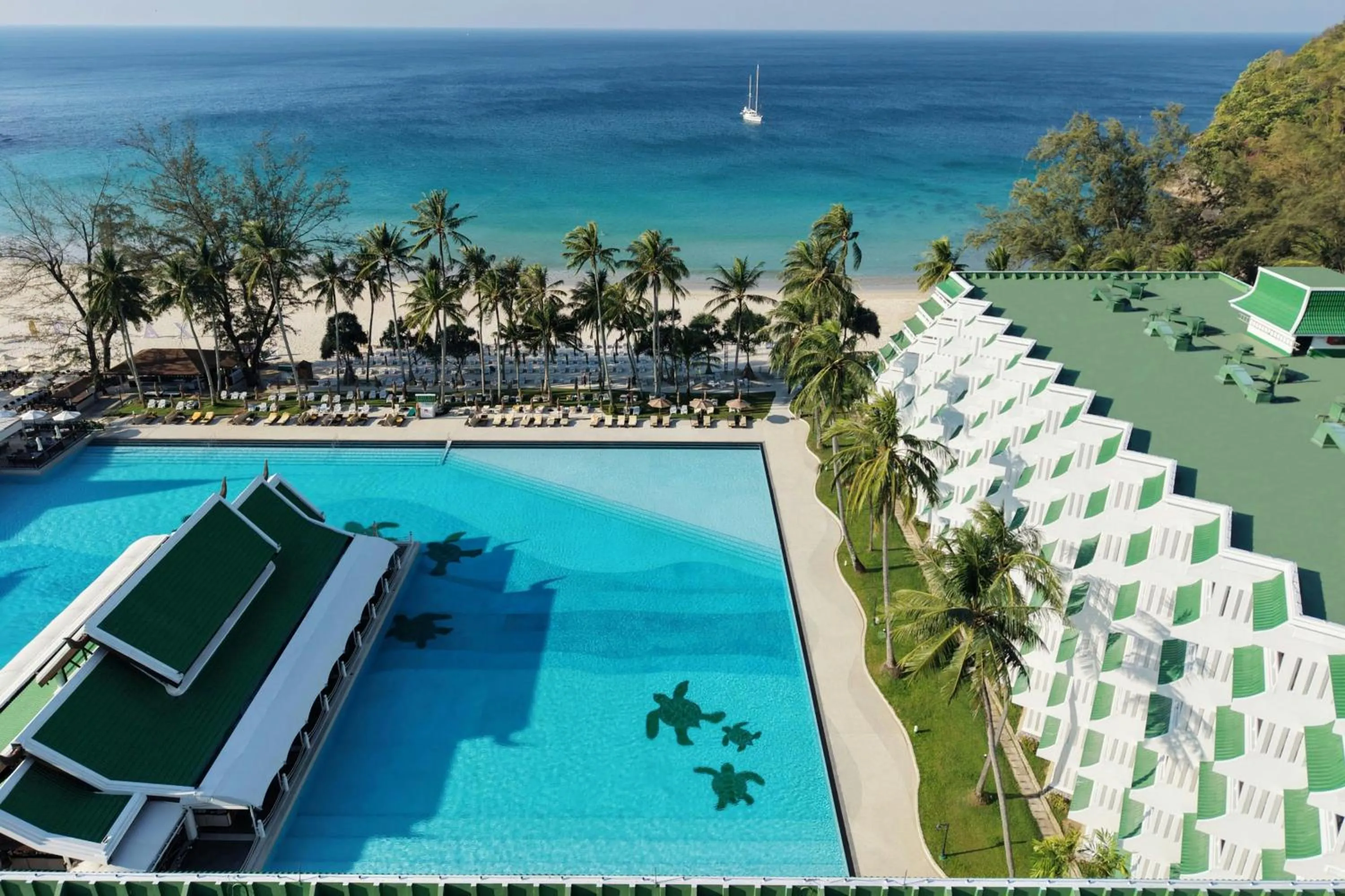 Swimming pool in Le Meridien Phuket Beach Resort