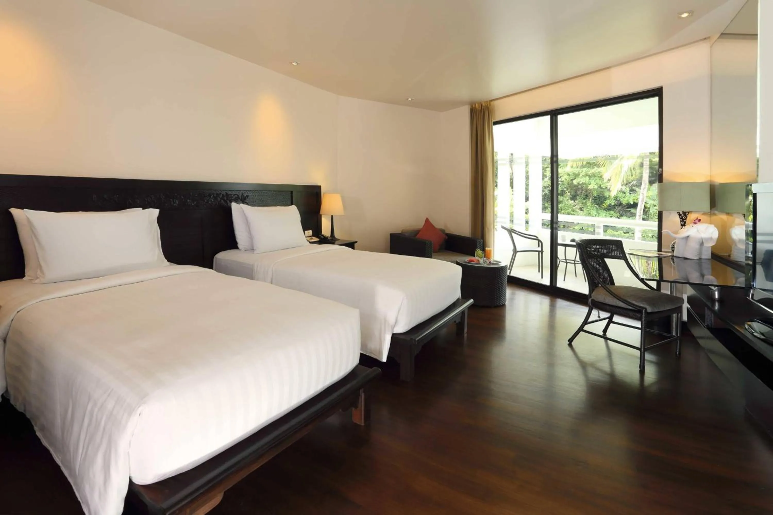 Photo of the whole room, Bed in Le Meridien Phuket Beach Resort