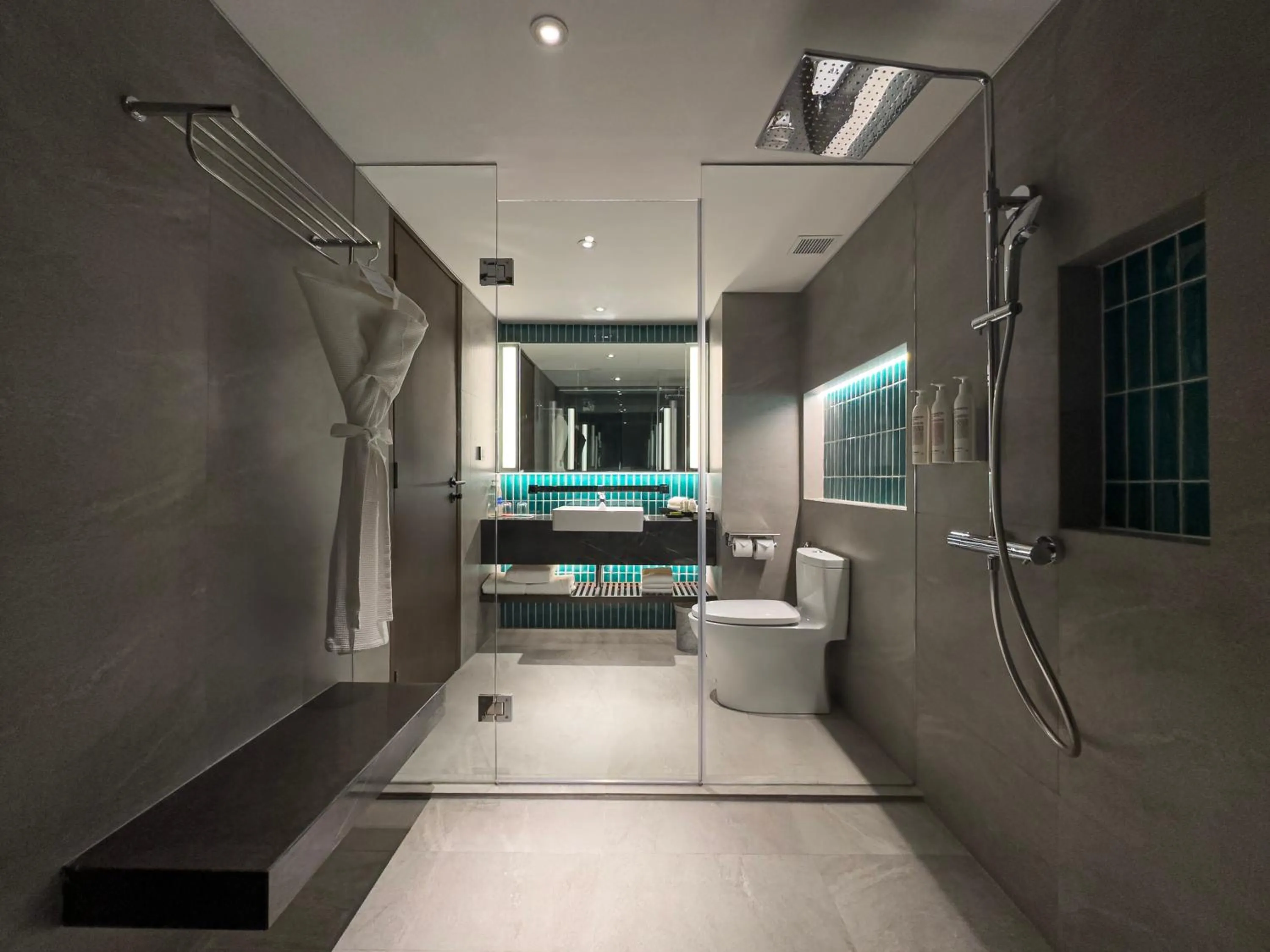 Shower in Le Meridien Phuket Beach Resort