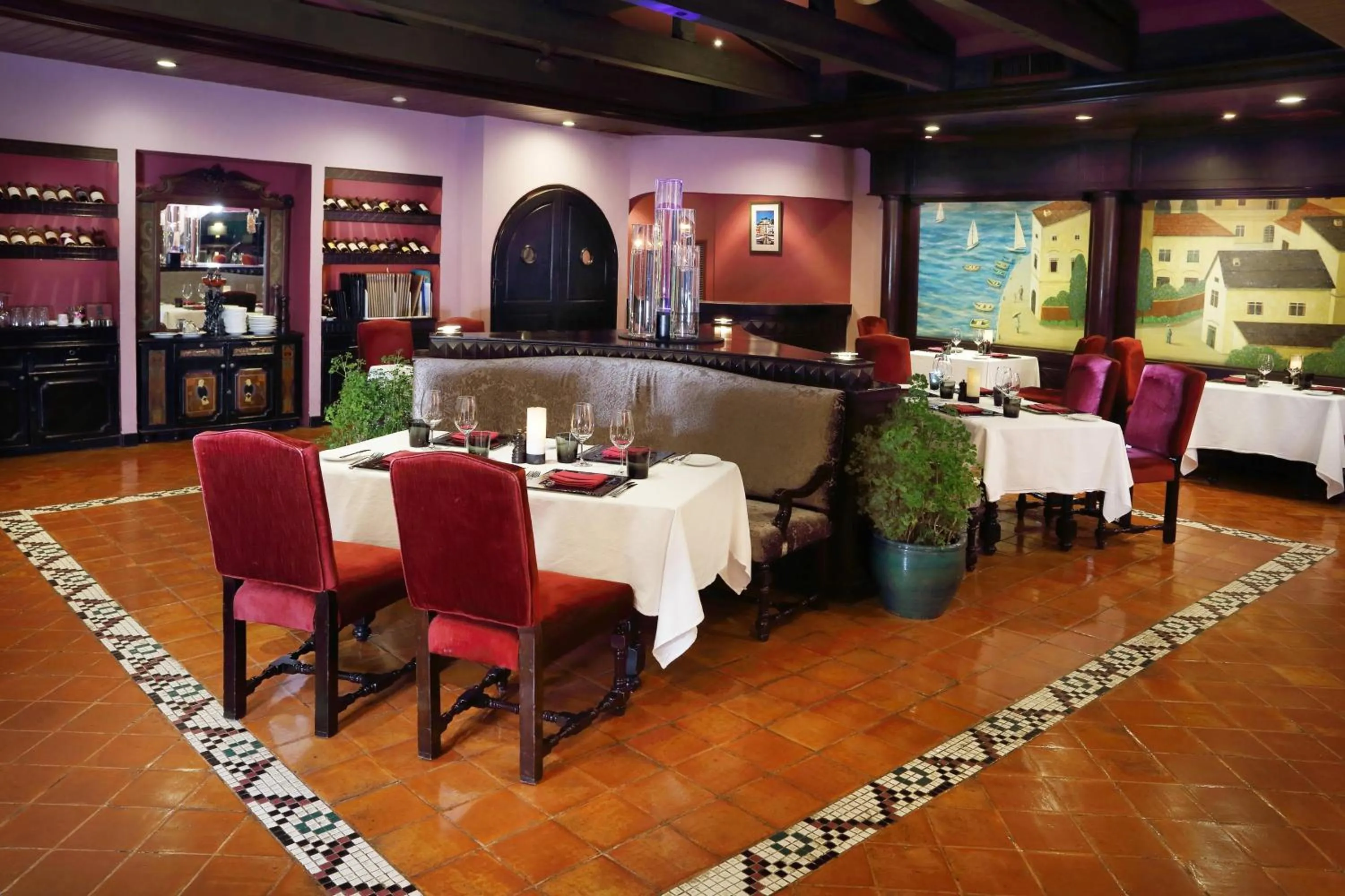 Restaurant/places to eat in Le Meridien Phuket Beach Resort