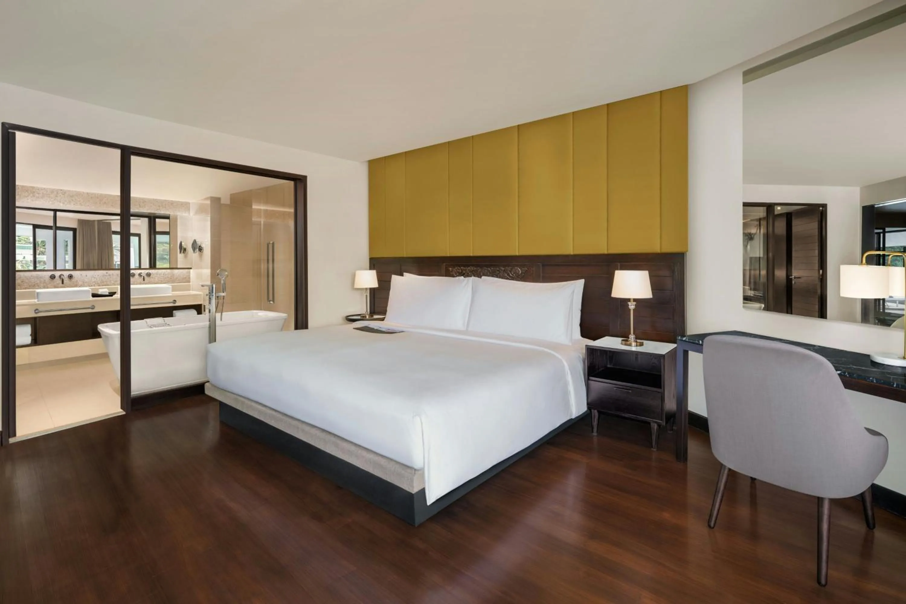 Photo of the whole room, Bed in Le Meridien Phuket Beach Resort