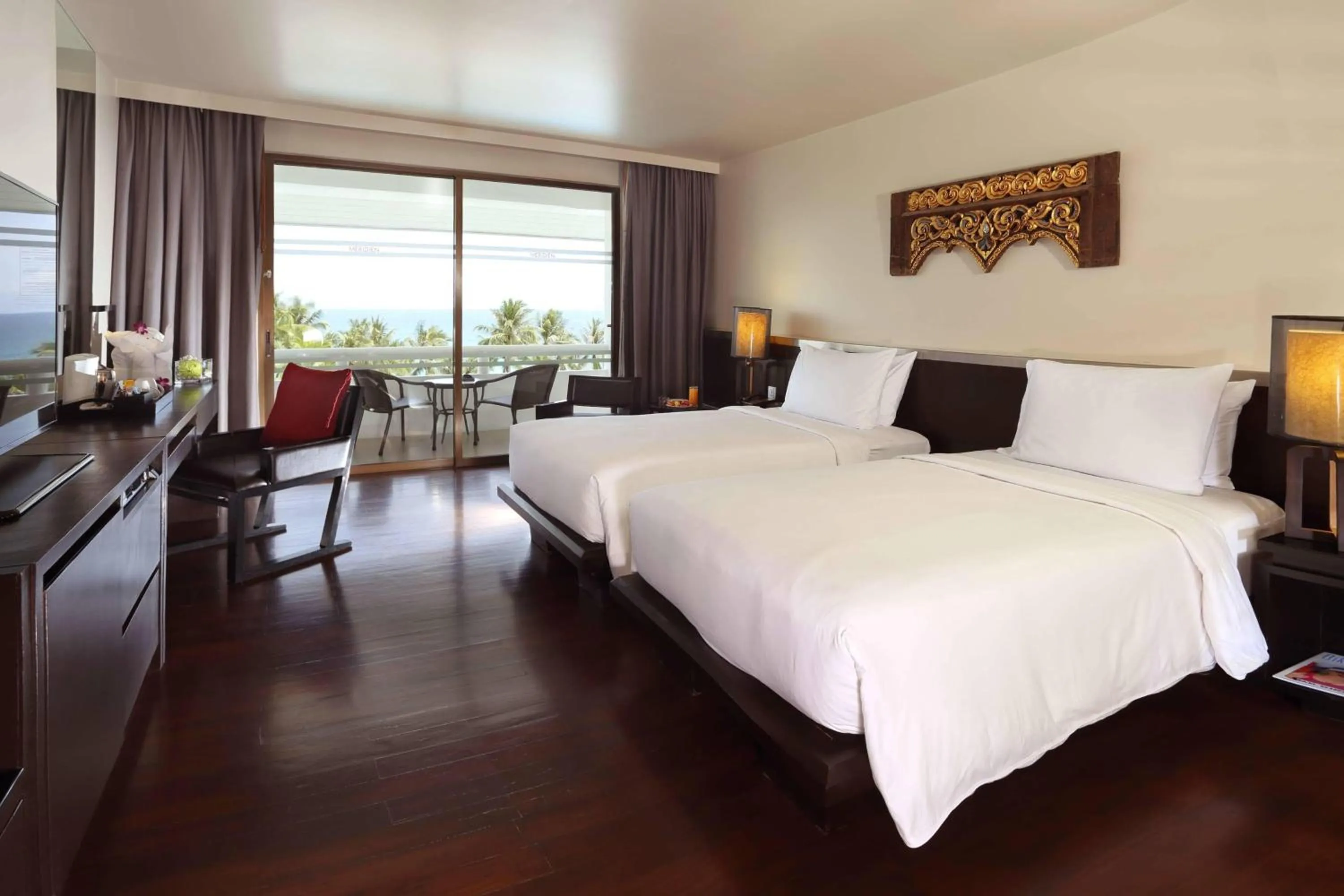 Photo of the whole room, Bed in Le Meridien Phuket Beach Resort