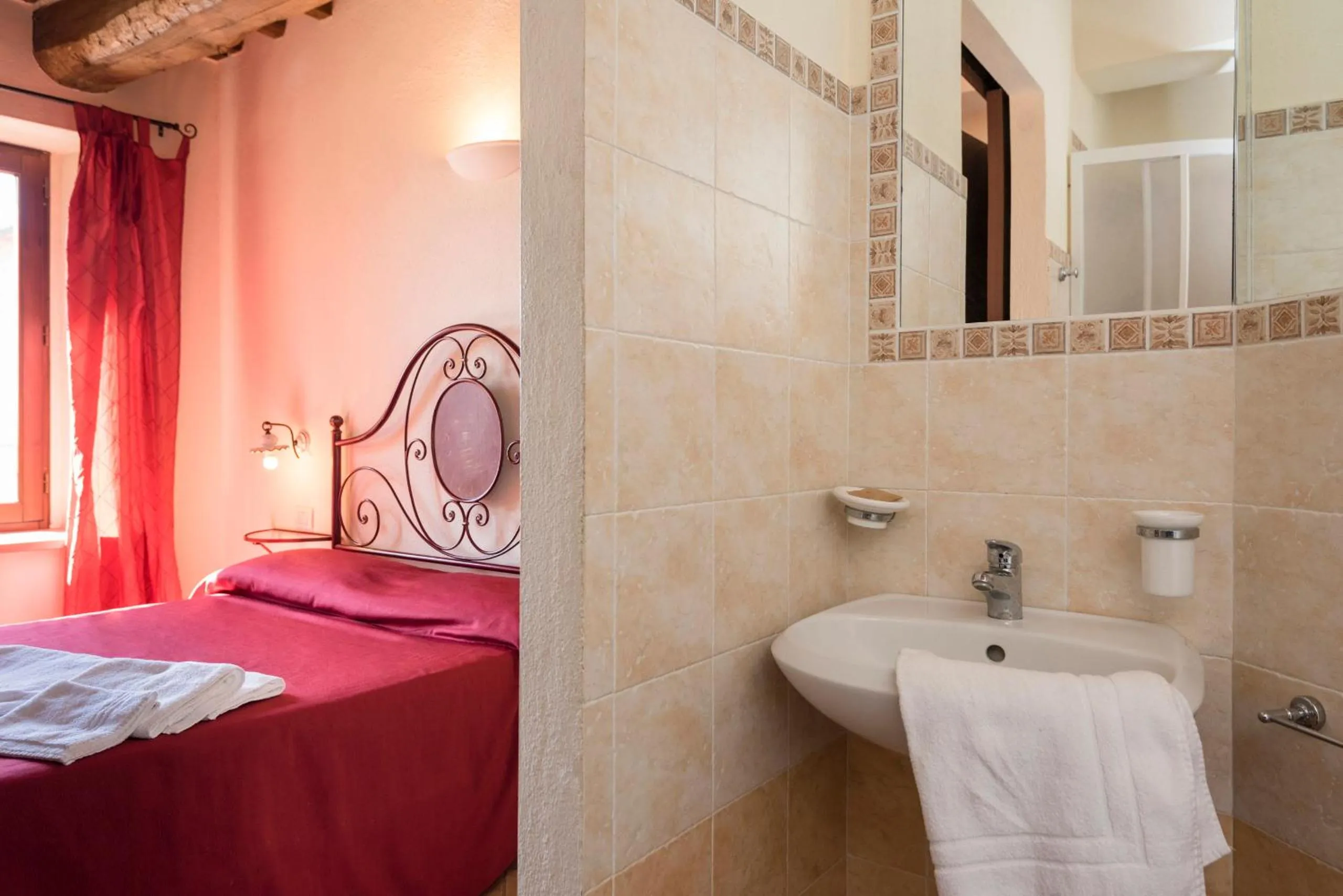 Photo of the whole room, Bed in Bed & Breakfast Suvereto