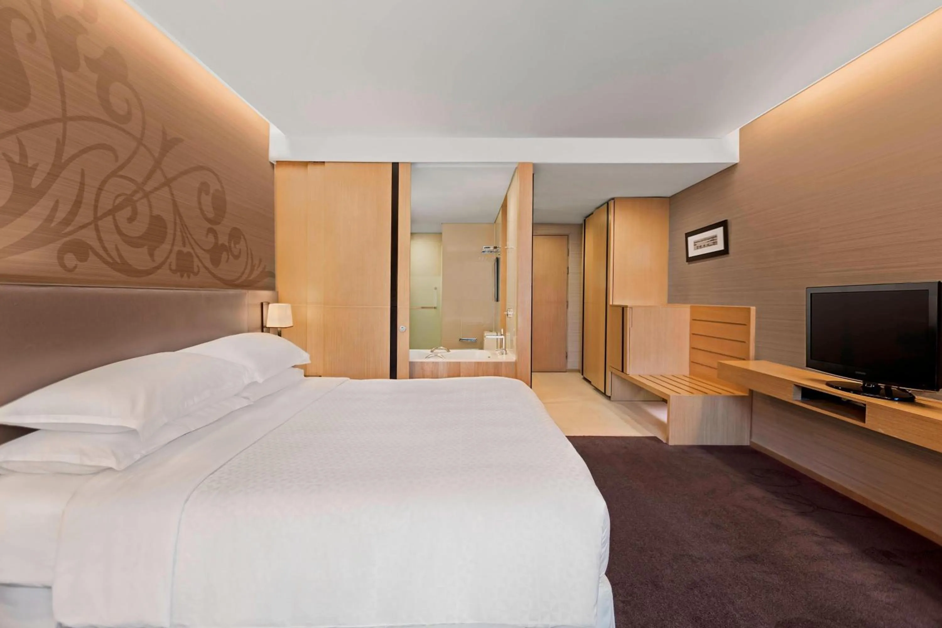 Photo of the whole room, Bed in Four Points by Sheraton Bangkok, Sukhumvit 15