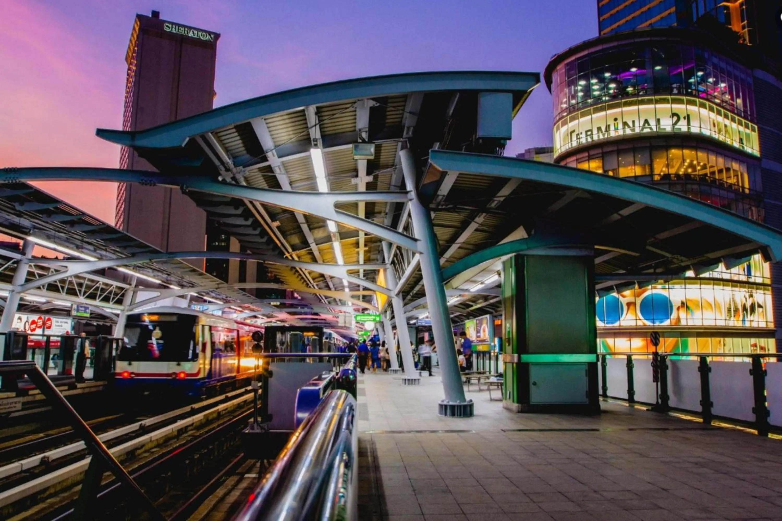 Shopping Area in Four Points by Sheraton Bangkok, Sukhumvit 15