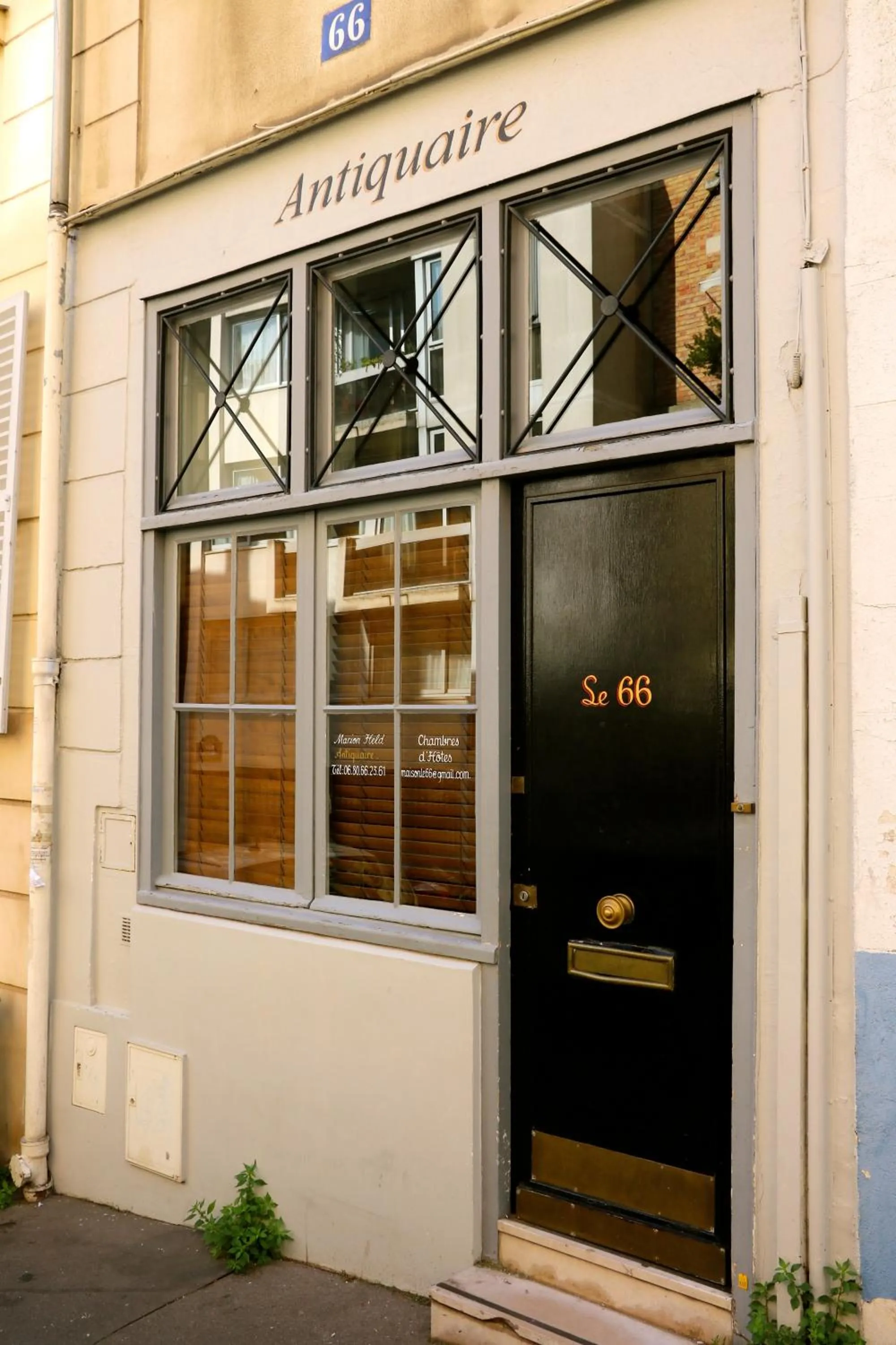 Facade/entrance in Le 66