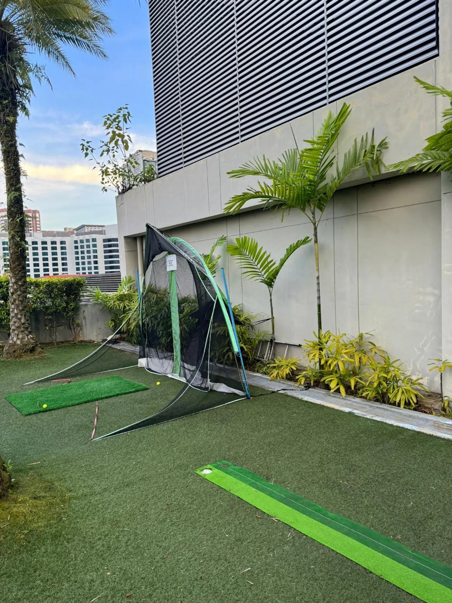 Minigolf in Novotel Living Singapore Orchard