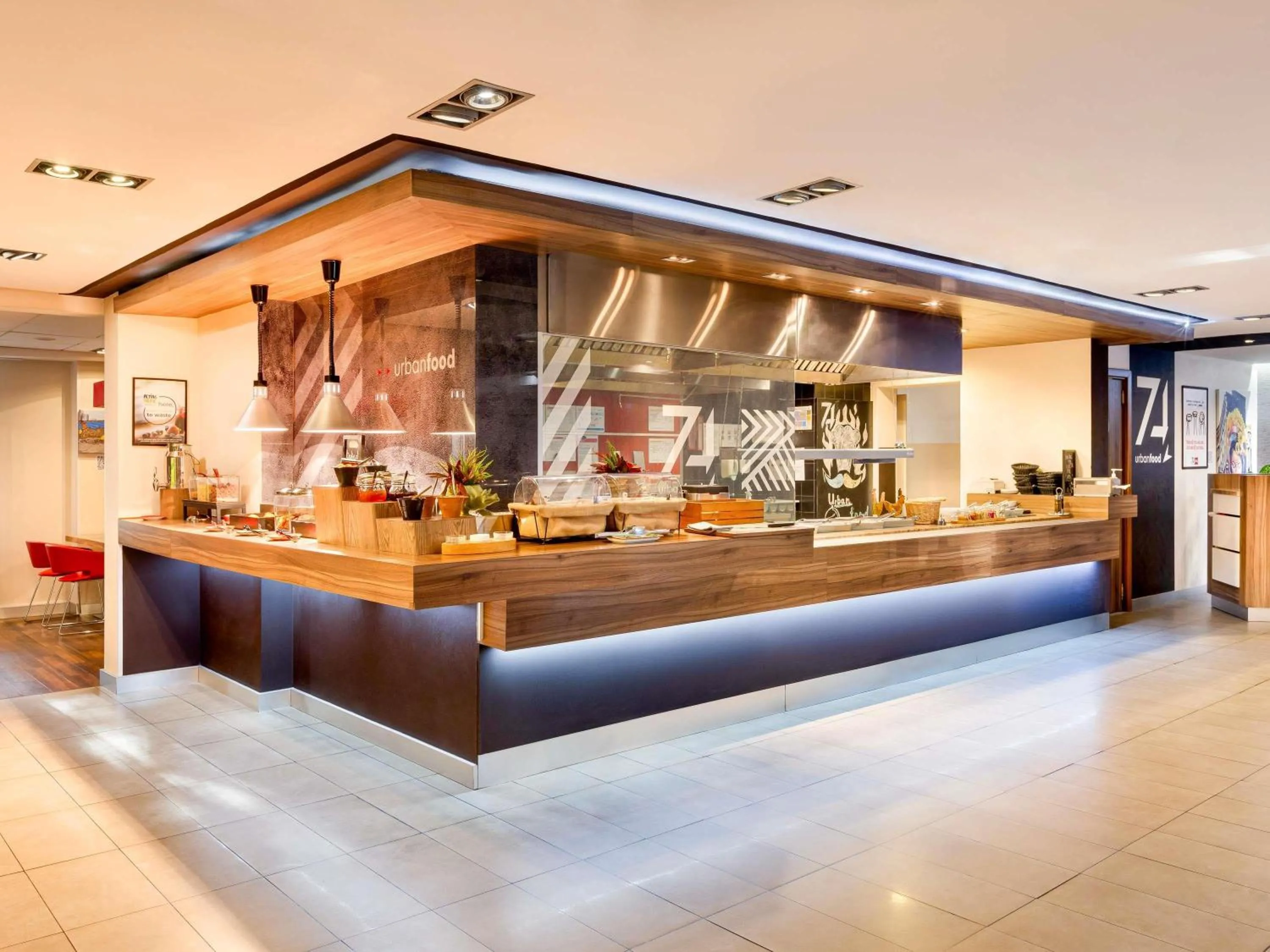 Restaurant/places to eat in ibis Kyiv City Center