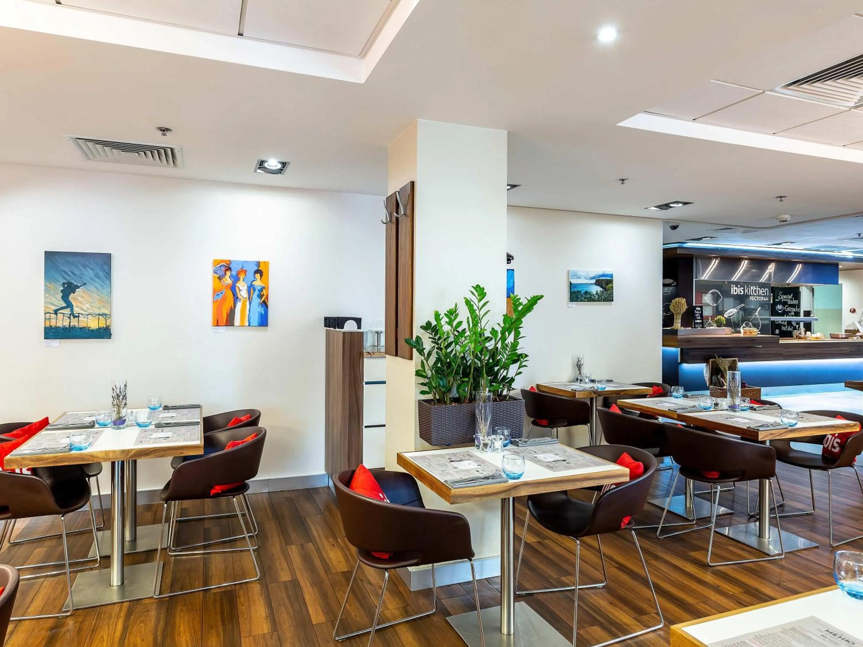 Restaurant/places to eat in ibis Kyiv City Center