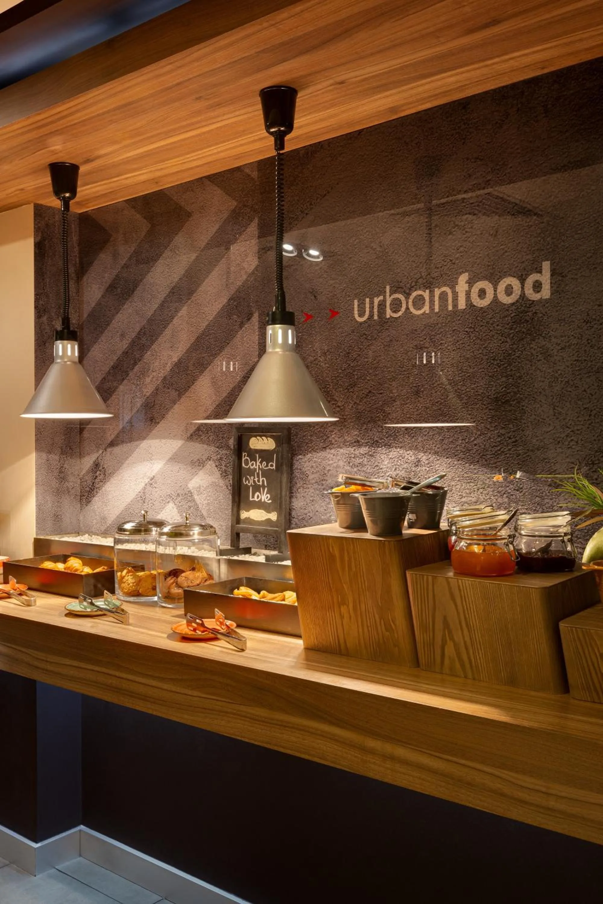 Restaurant/places to eat in ibis Kyiv City Center