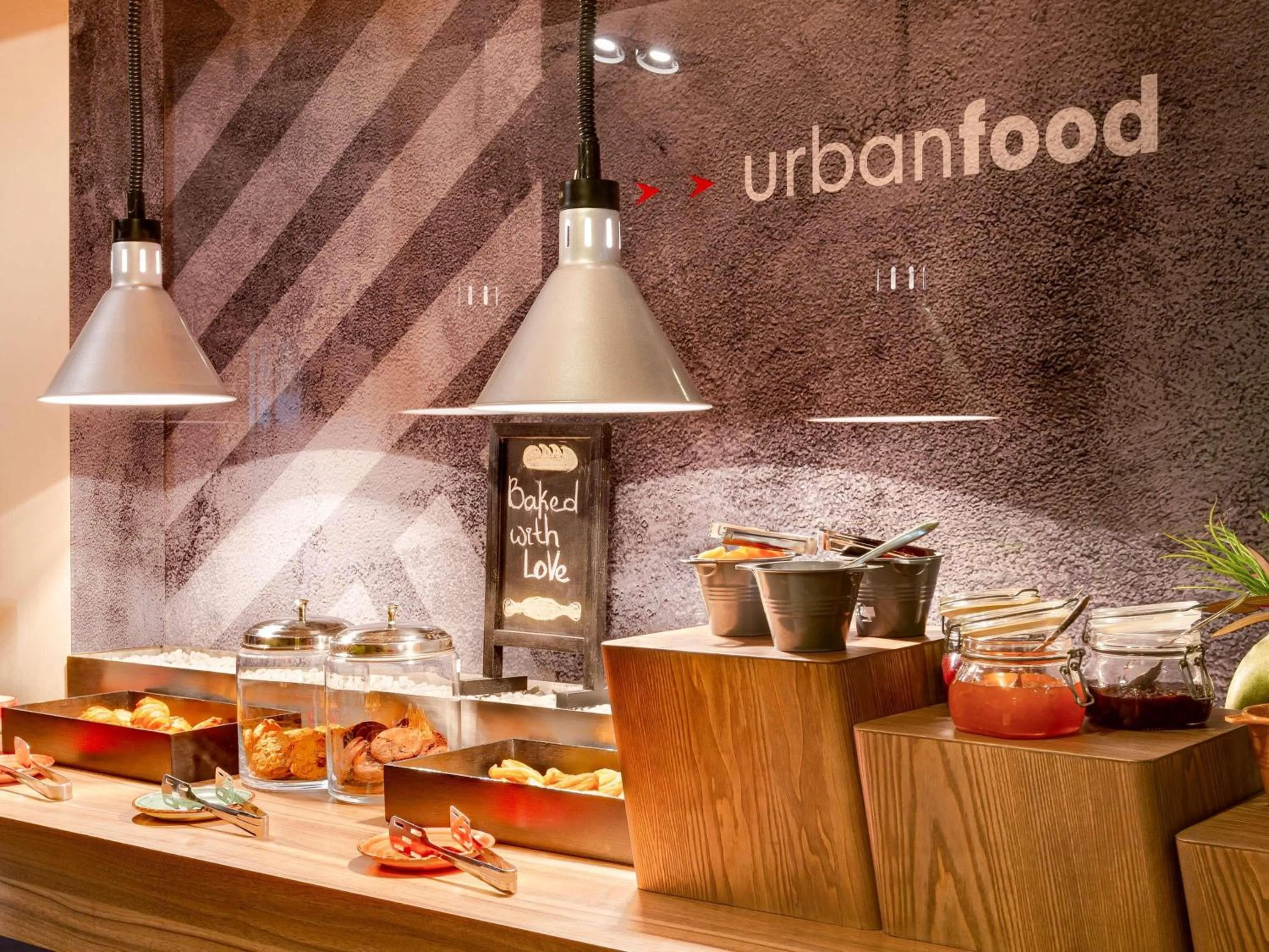 Restaurant/places to eat in ibis Kyiv City Center