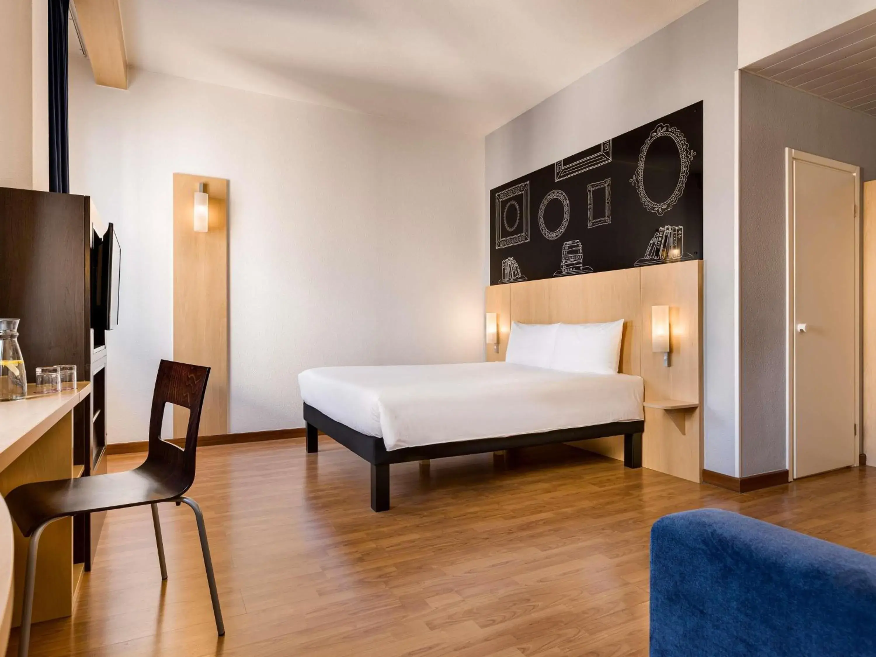 Bedroom, Bed in ibis Kyiv City Center Bedroom, Bed in ibis Kyiv City Center