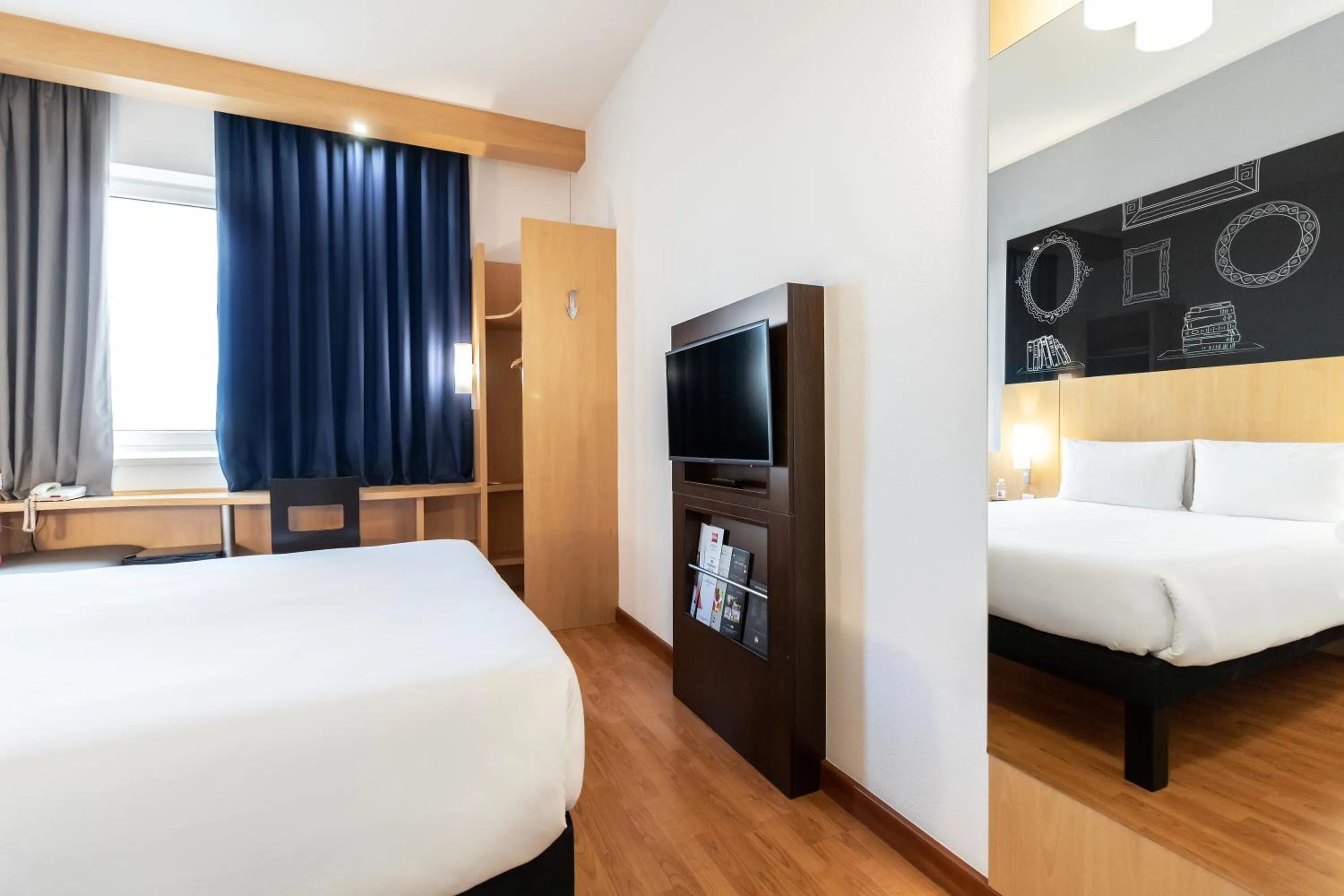 Bedroom, Bed in ibis Kyiv City Center