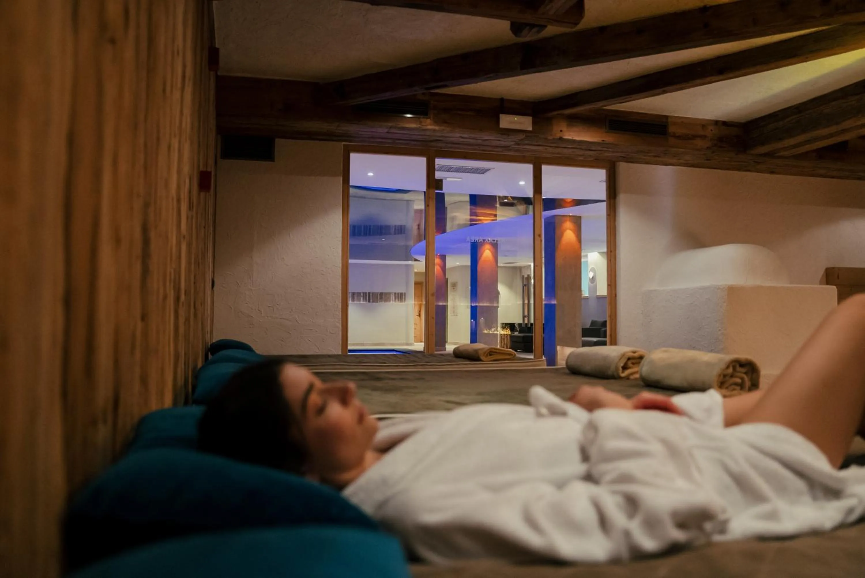 Swimming pool, Bed in Hotel WH - Wiesnerhof