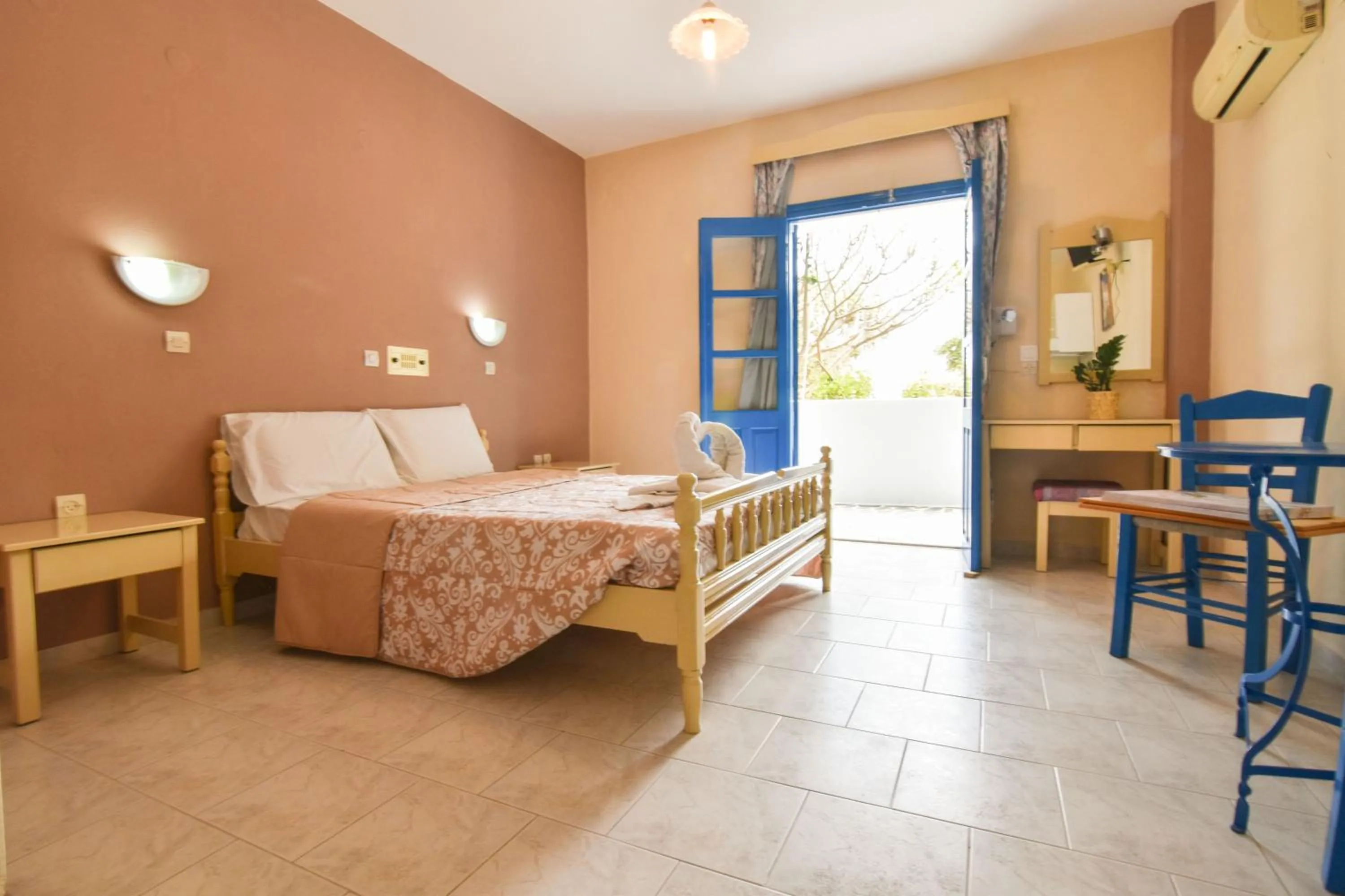 Bed in Vardes Hotel Studios