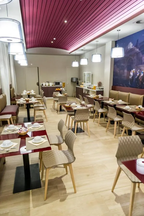 Breakfast in Hôtel Le Châteaubriant