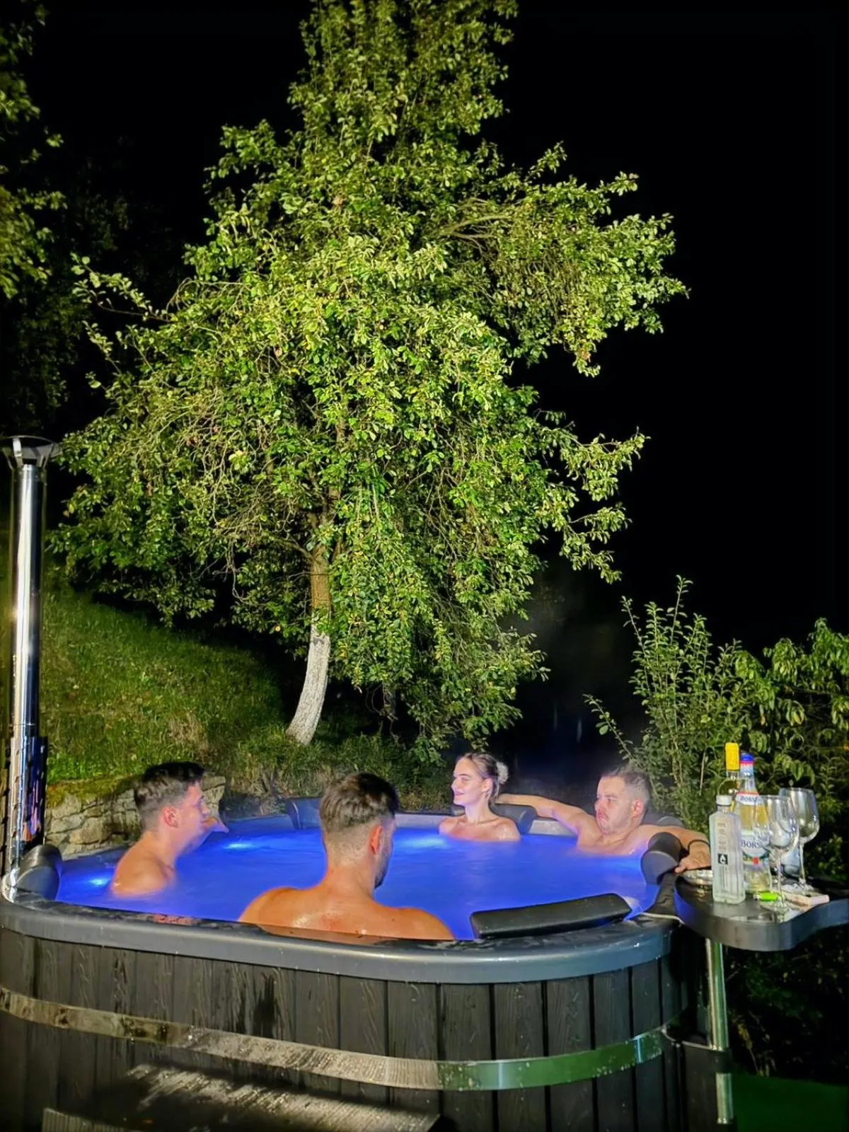 PENSIUNEA DIMITRIOS Relaxare cu jacuzzi pe Valea Cernei