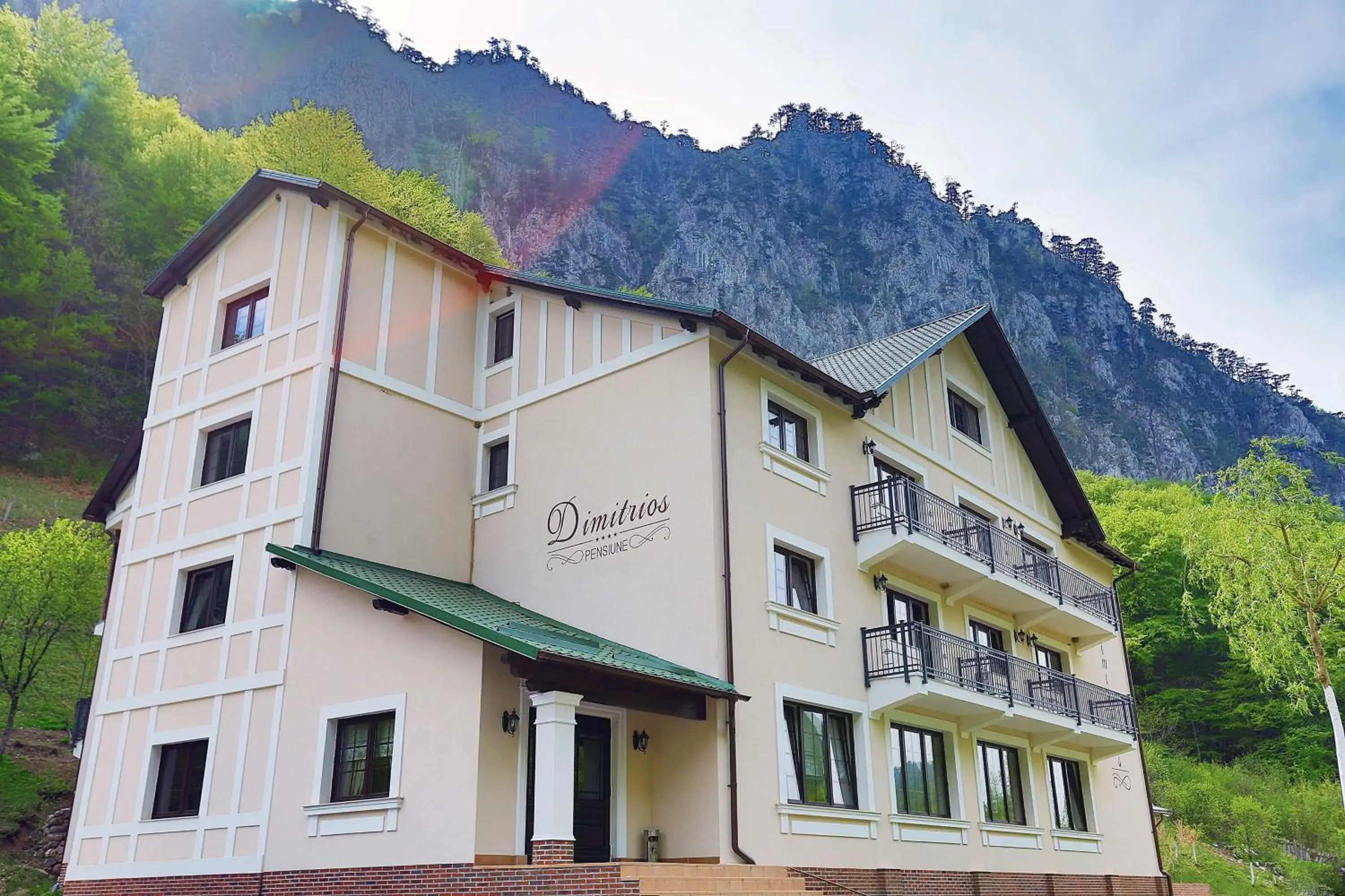 PENSIUNEA DIMITRIOS Relaxare cu jacuzzi pe Valea Cernei PENSIUNEA DIMITRIOS Relaxare cu jacuzzi pe Valea Cernei