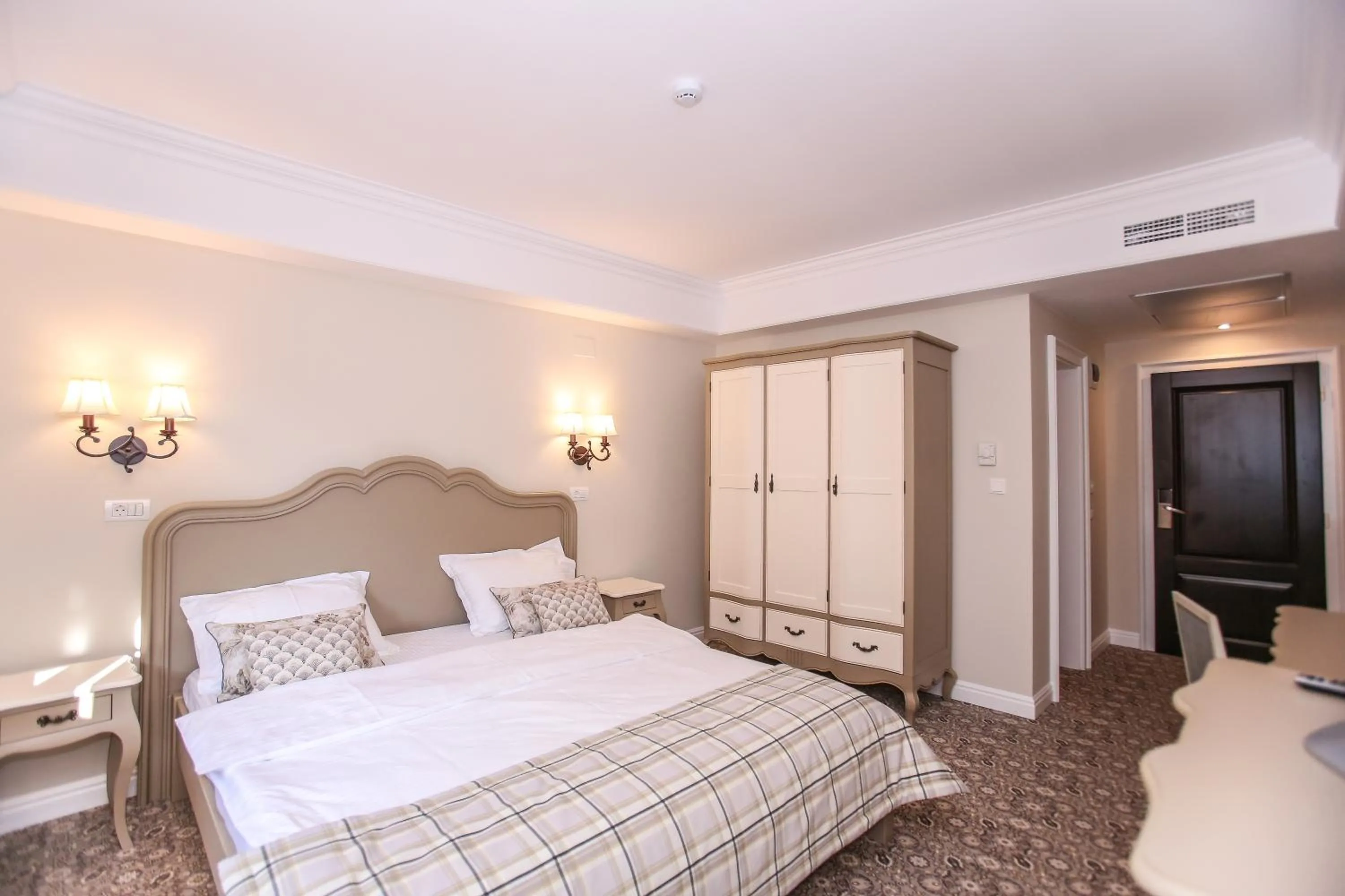 Double Room with Balcony in PENSIUNEA DIMITRIOS Relaxare cu jacuzzi pe Valea Cernei