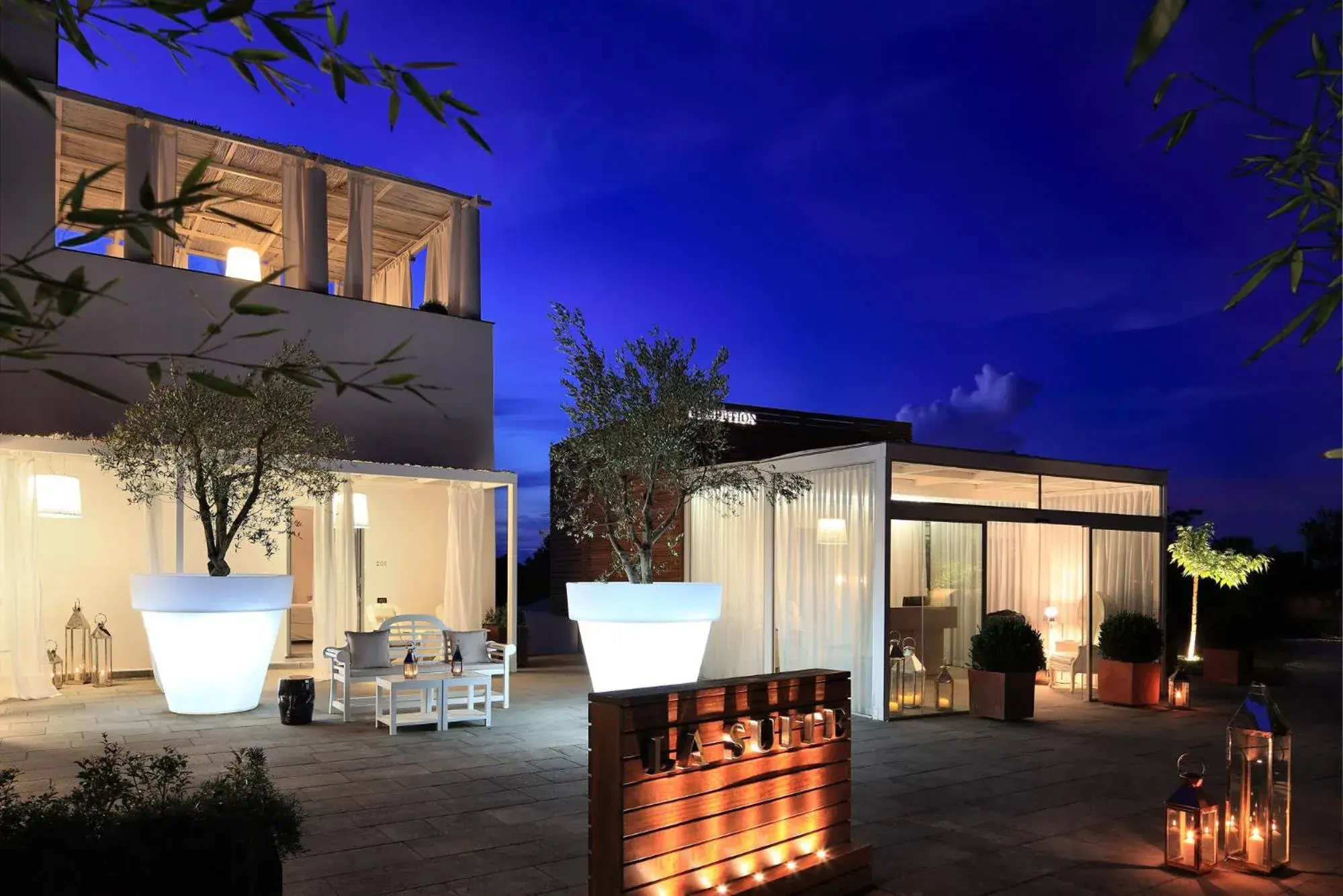 Facade/entrance in La Suite Boutique Hotel Facade/entrance in La Suite Boutique Hotel