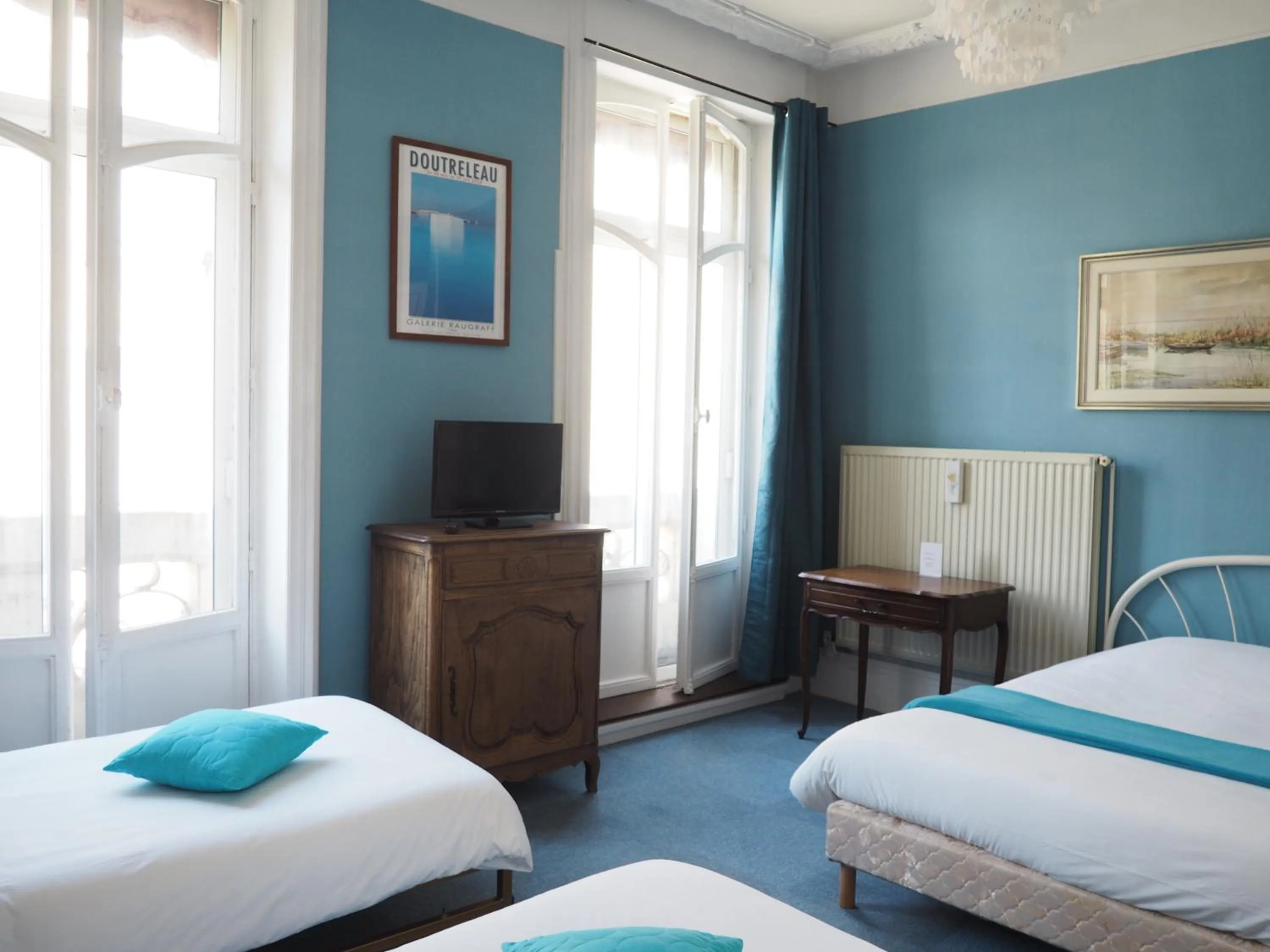 Photo of the whole room, Bed in Hôtel La Villa Lorraine