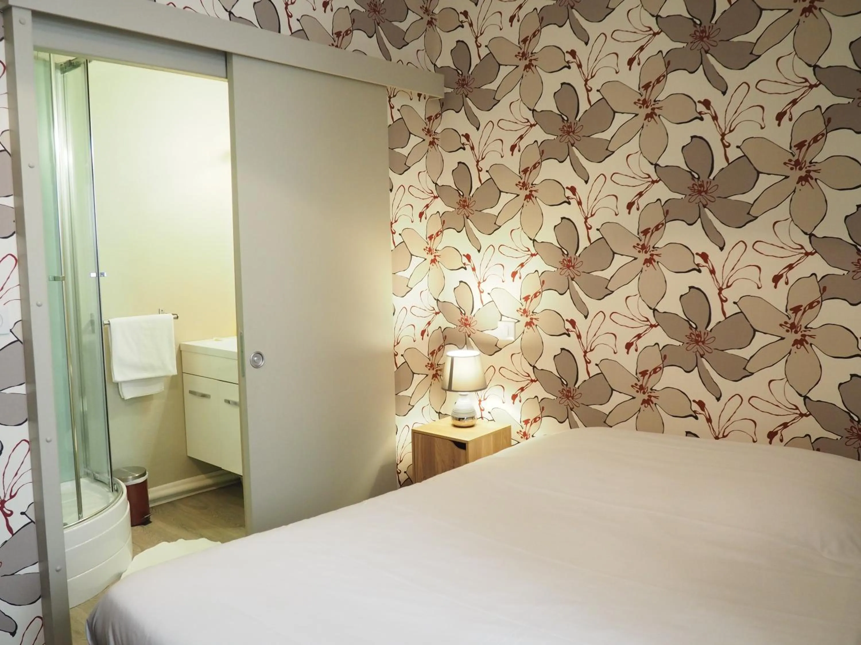 Photo of the whole room, Bed in Hôtel La Villa Lorraine