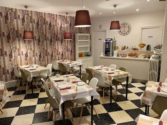 Breakfast in Hôtel La Villa Lorraine