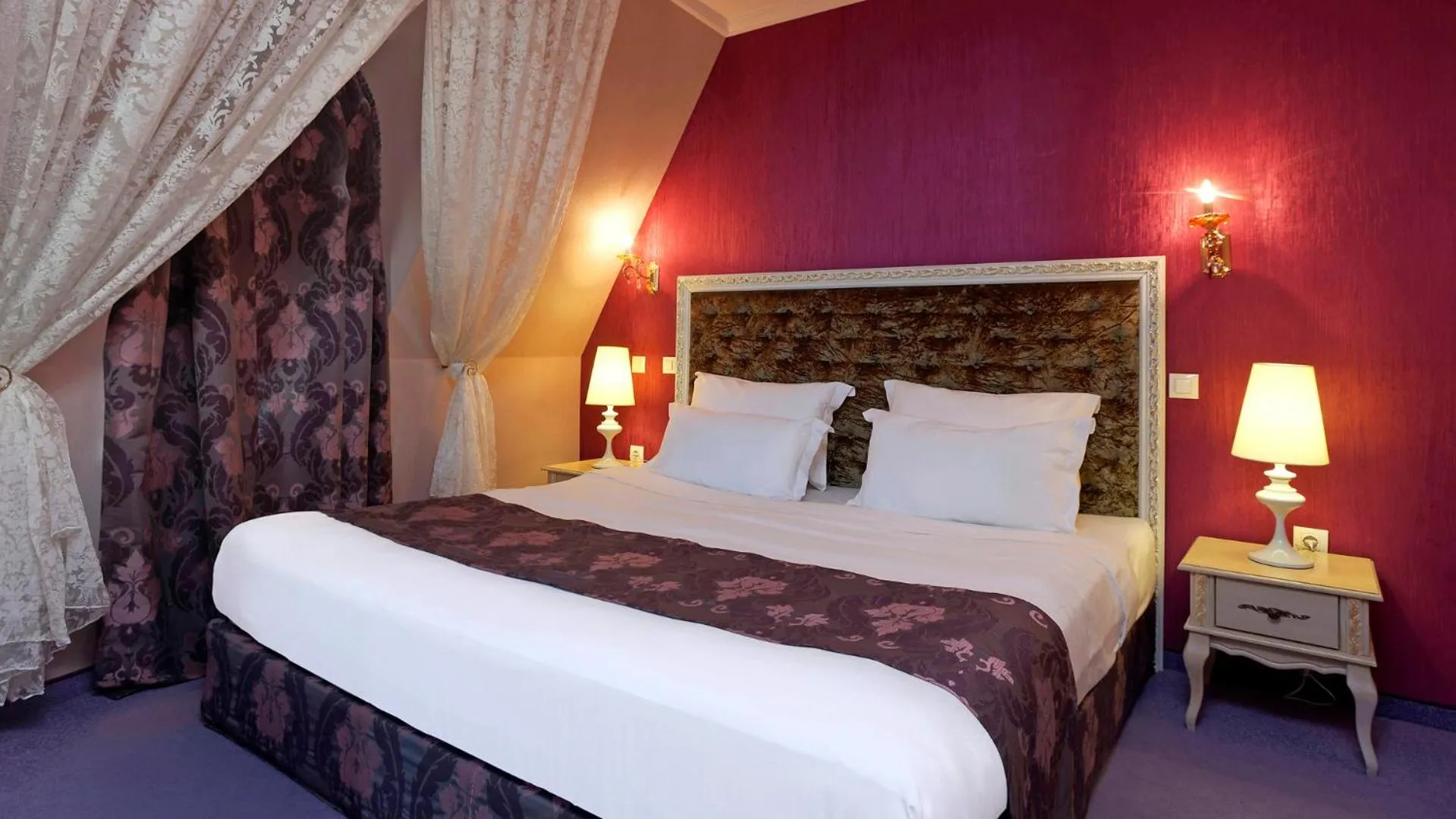 Bedroom, Bed in Kristel Hotel