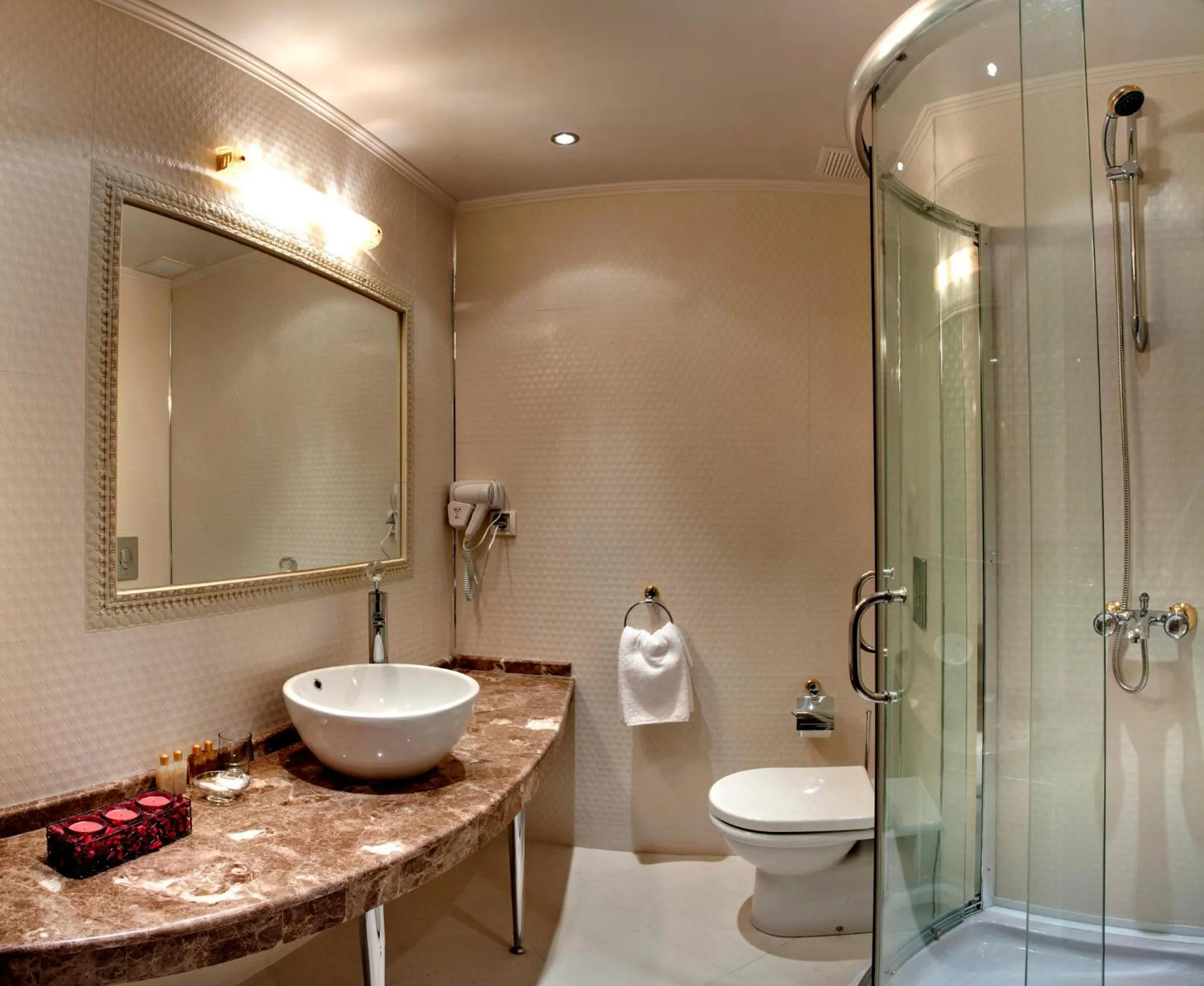 Bathroom in Kristel Hotel