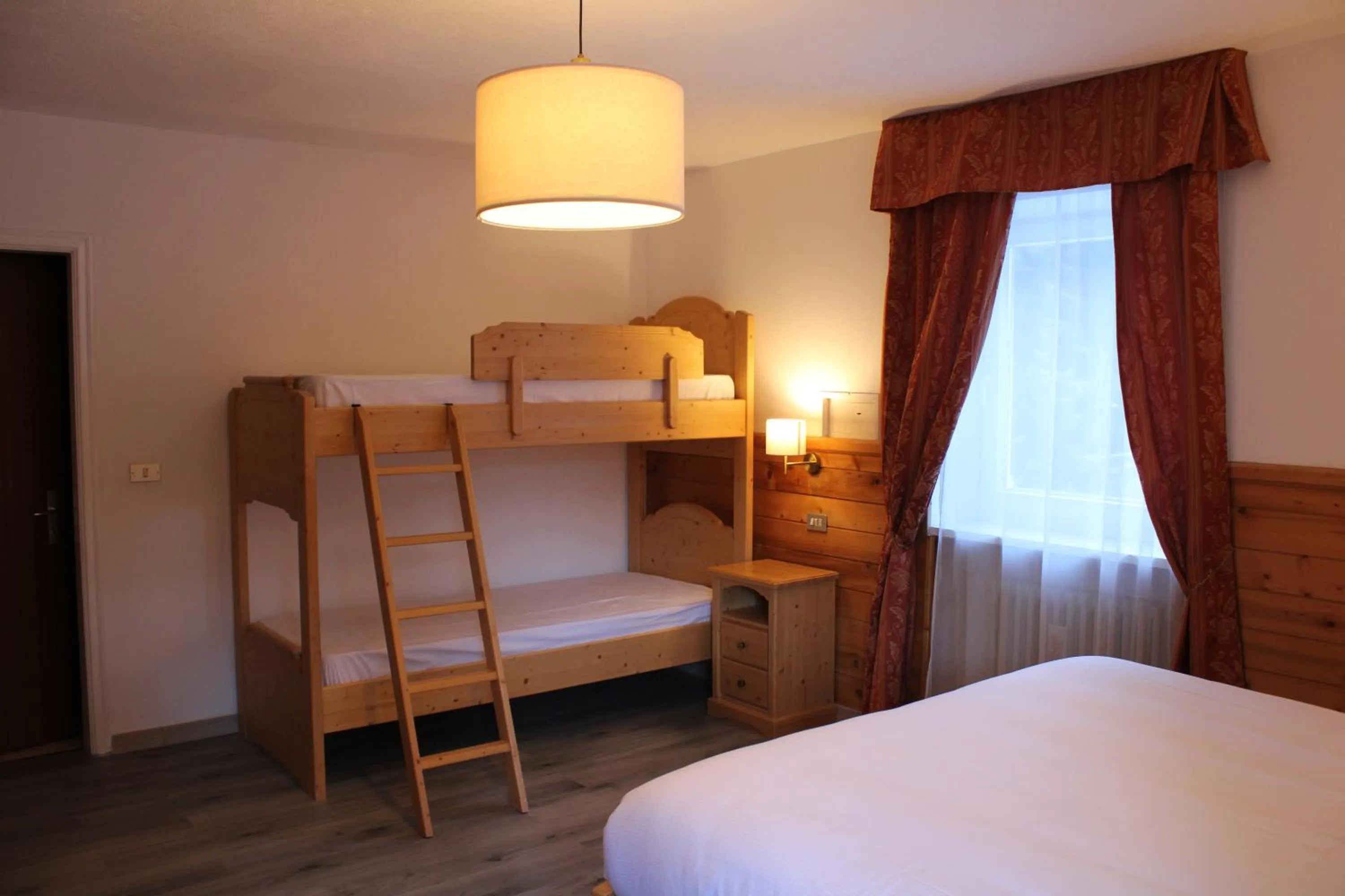 Bed in Hotel Rododendro Val di Fassa