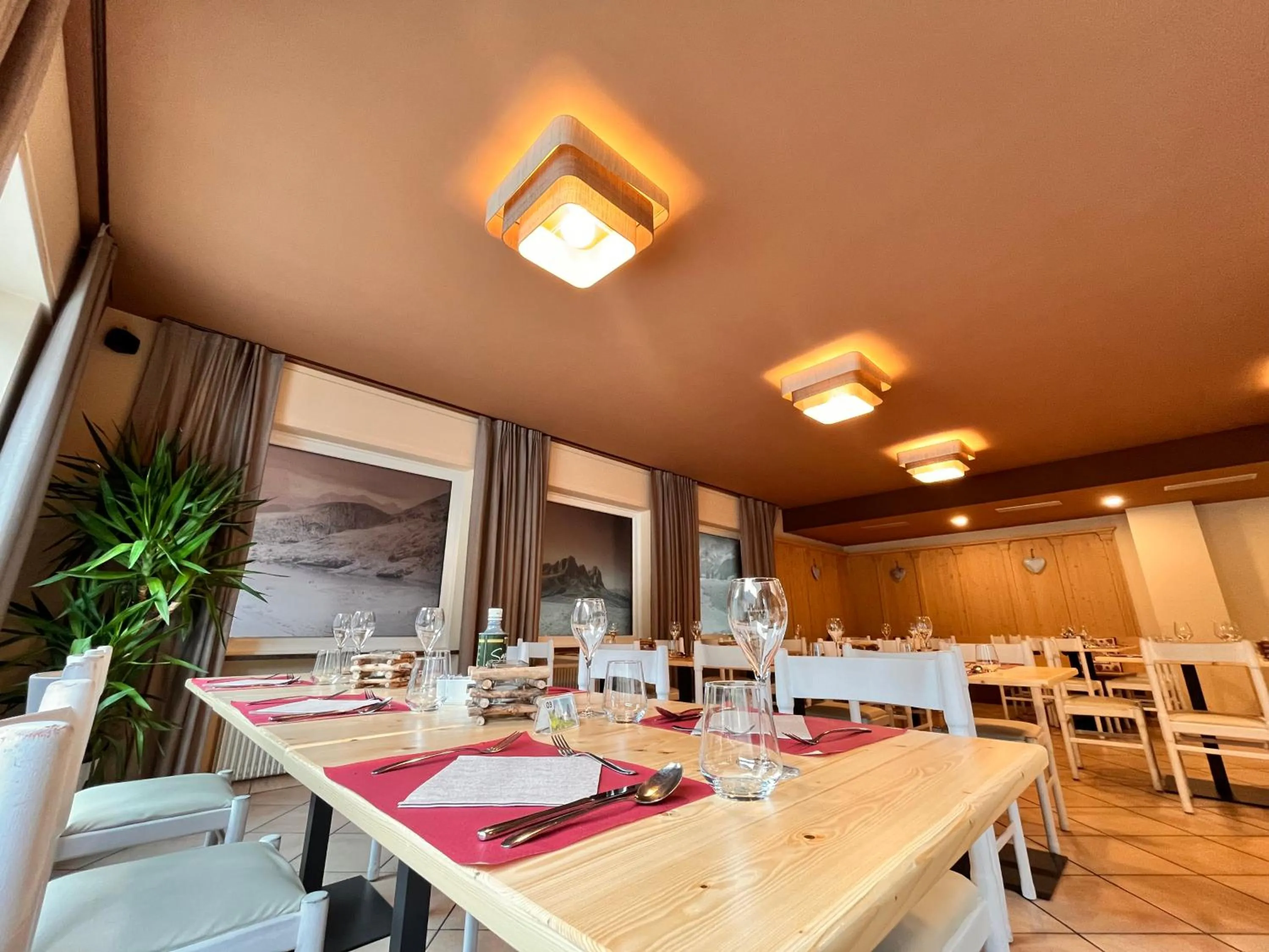 Restaurant/places to eat in Hotel Rododendro Val di Fassa