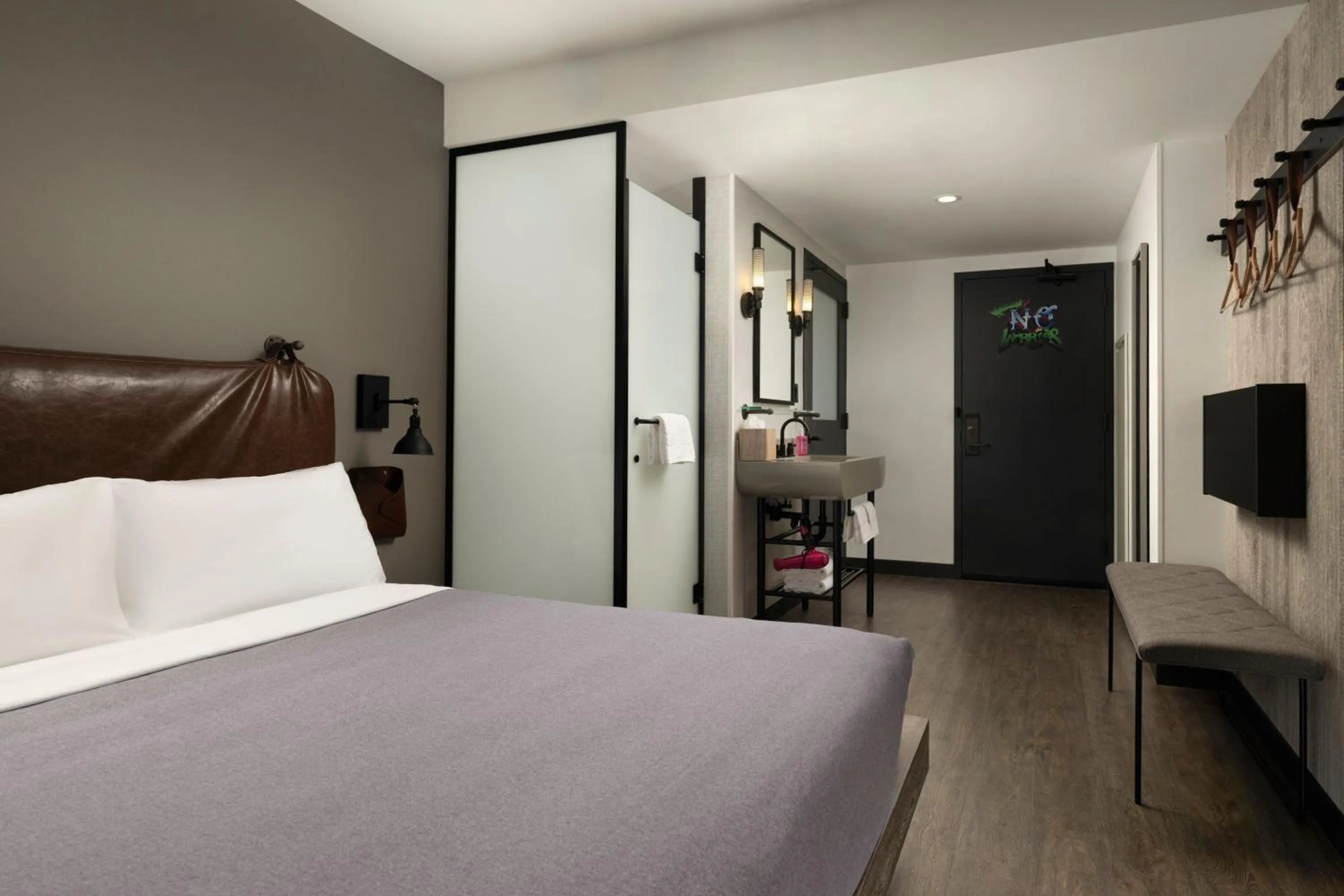 Photo of the whole room, Bed in Moxy Chicago Downtown