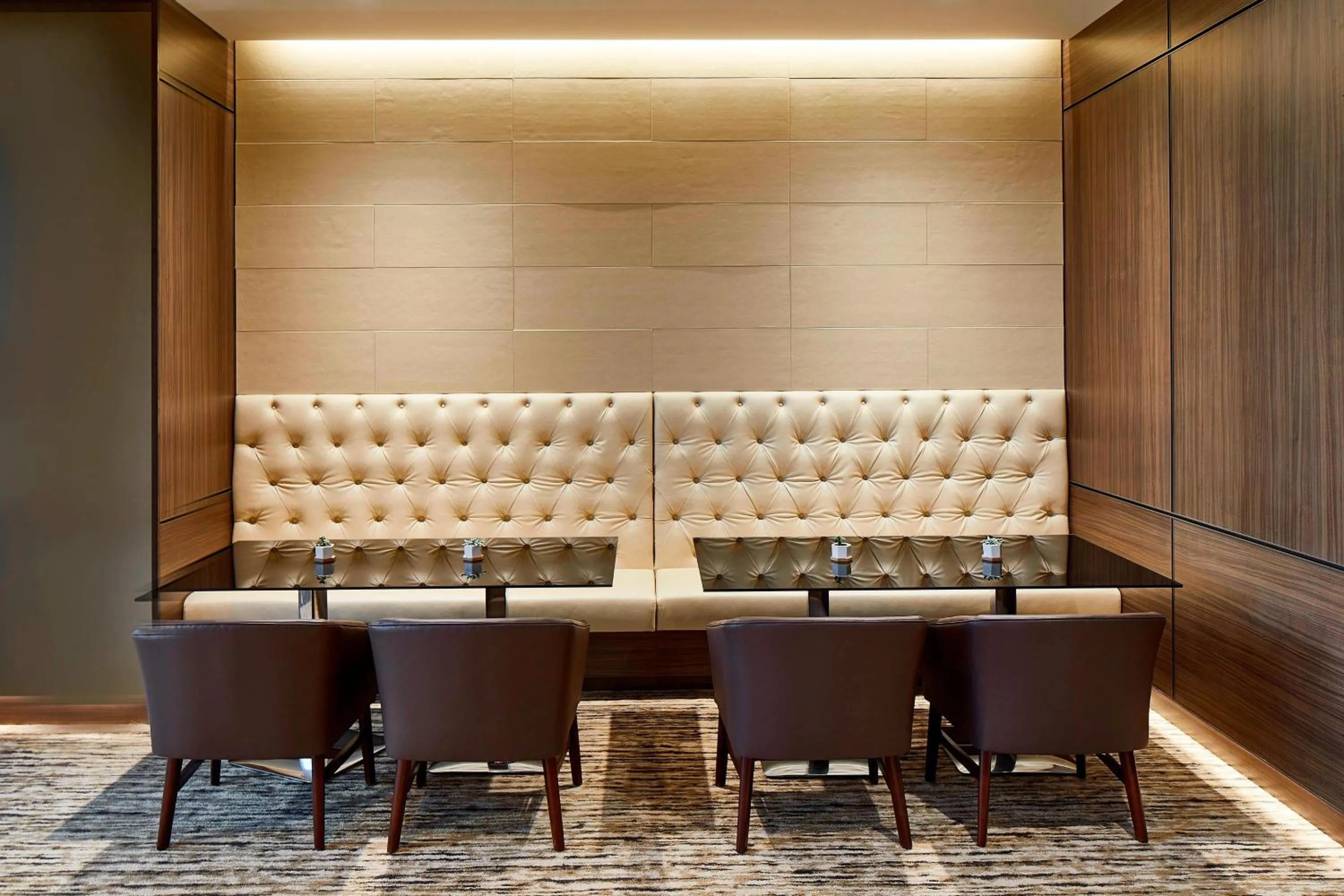 Kitchen or kitchenette in AC Hotel by Marriott Cleveland Beachwood