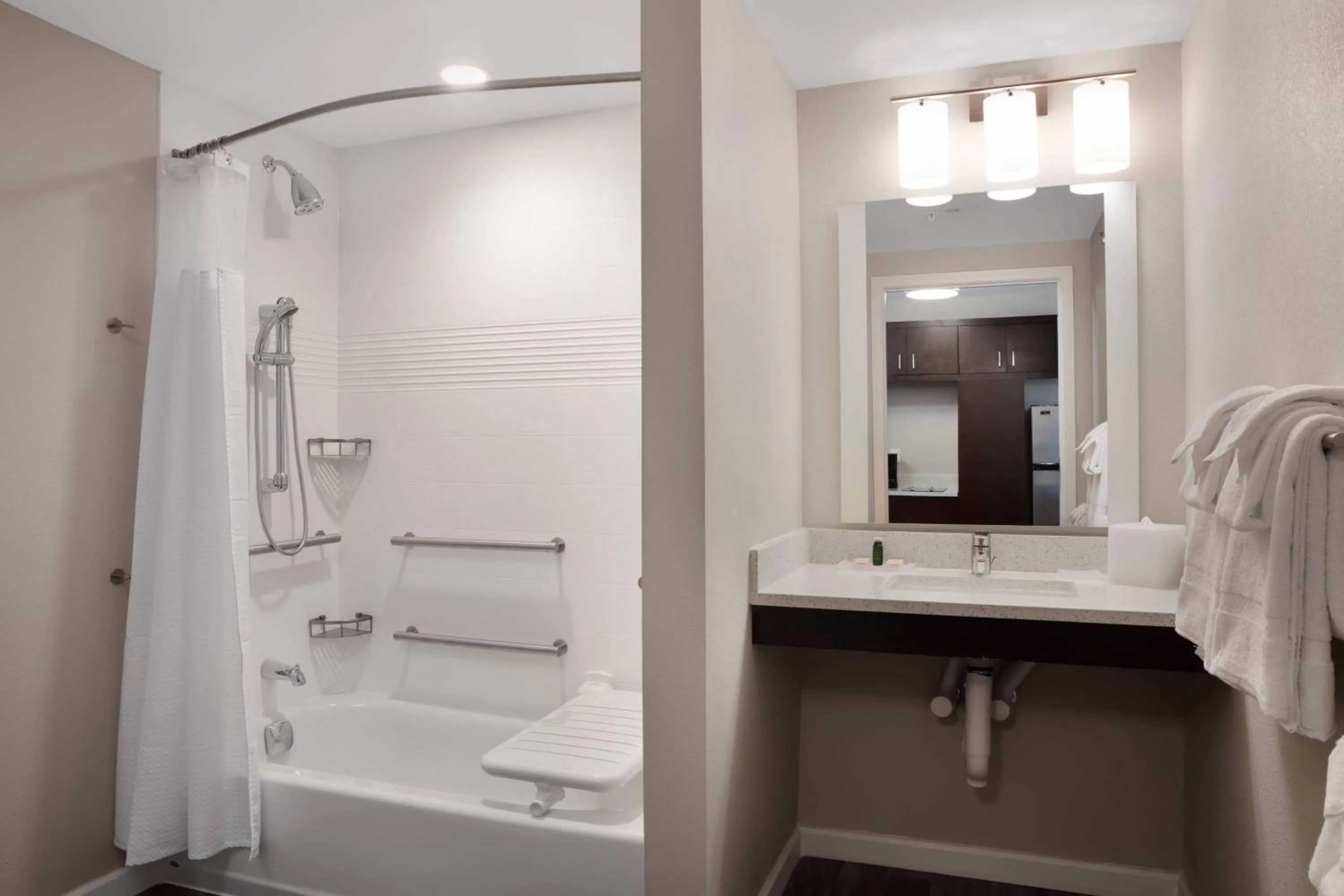 Bathroom in TownePlace Suites by Marriott Orlando Theme Parks Lake Buena Vista