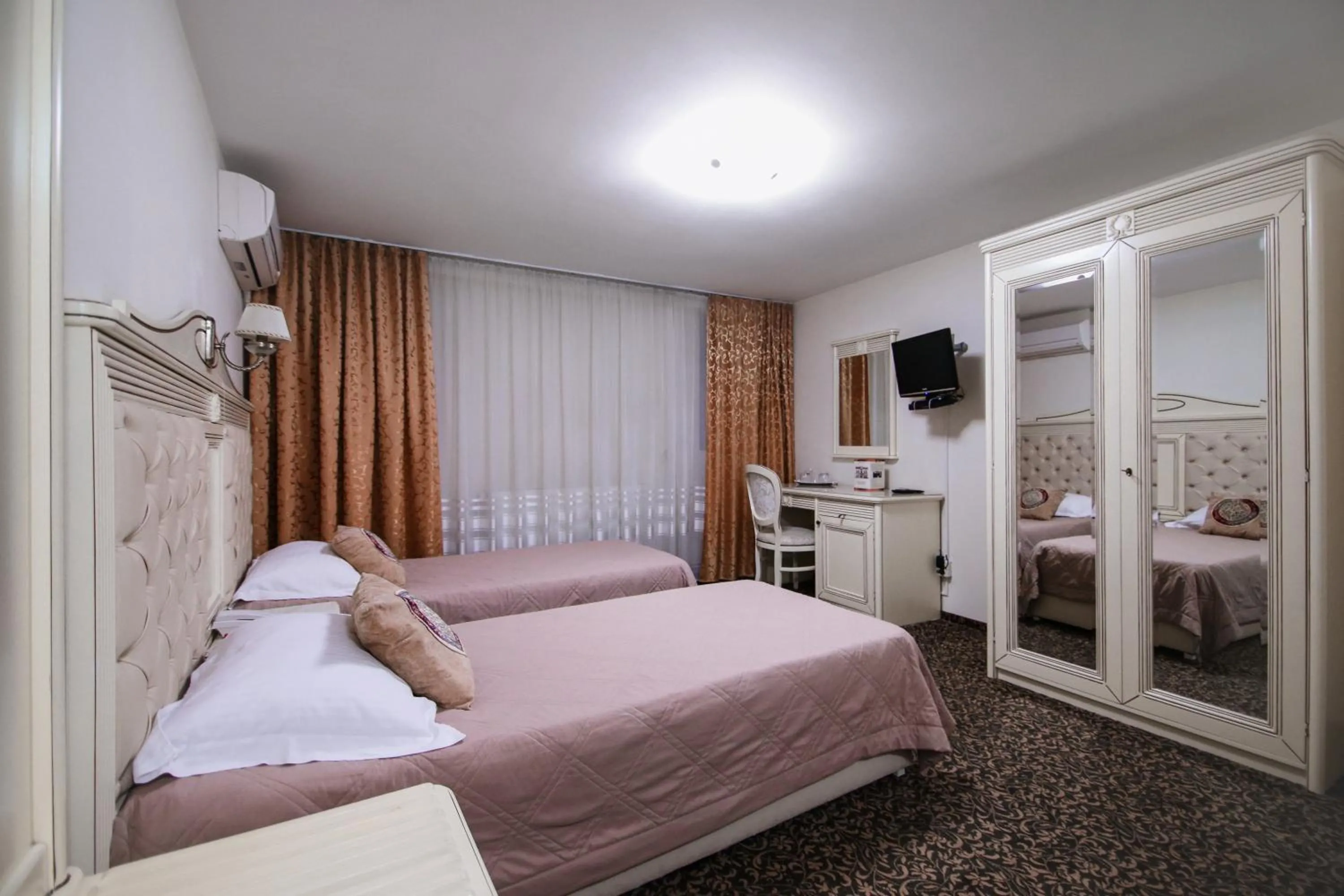 Standard Twin Room - single occupancy in Hotel Royal Craiova
