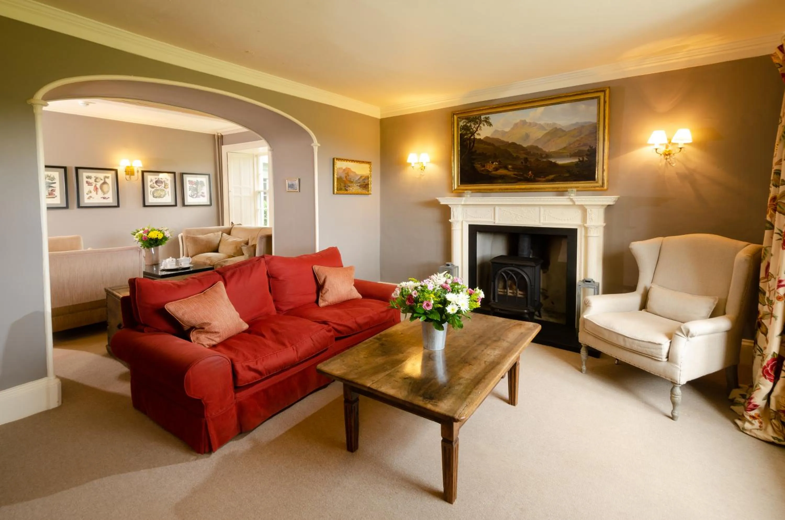 Communal lounge/ TV room in Eltermere Inn