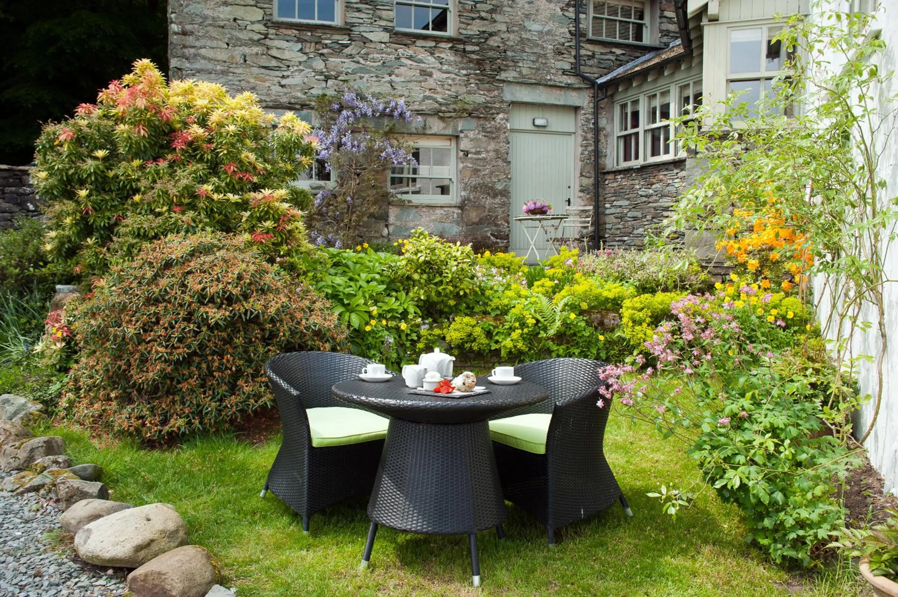 Patio in Eltermere Inn