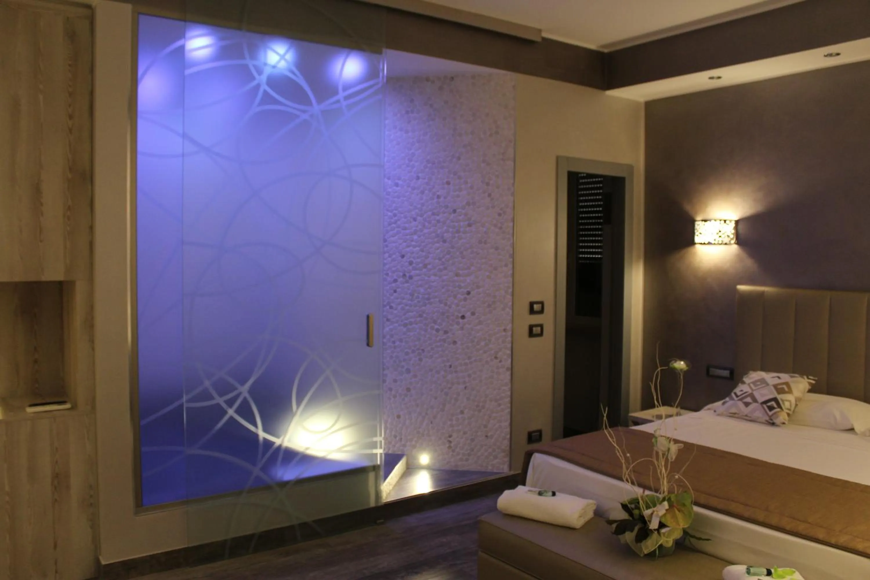 Decorative detail, Bed in Hotel Aquila