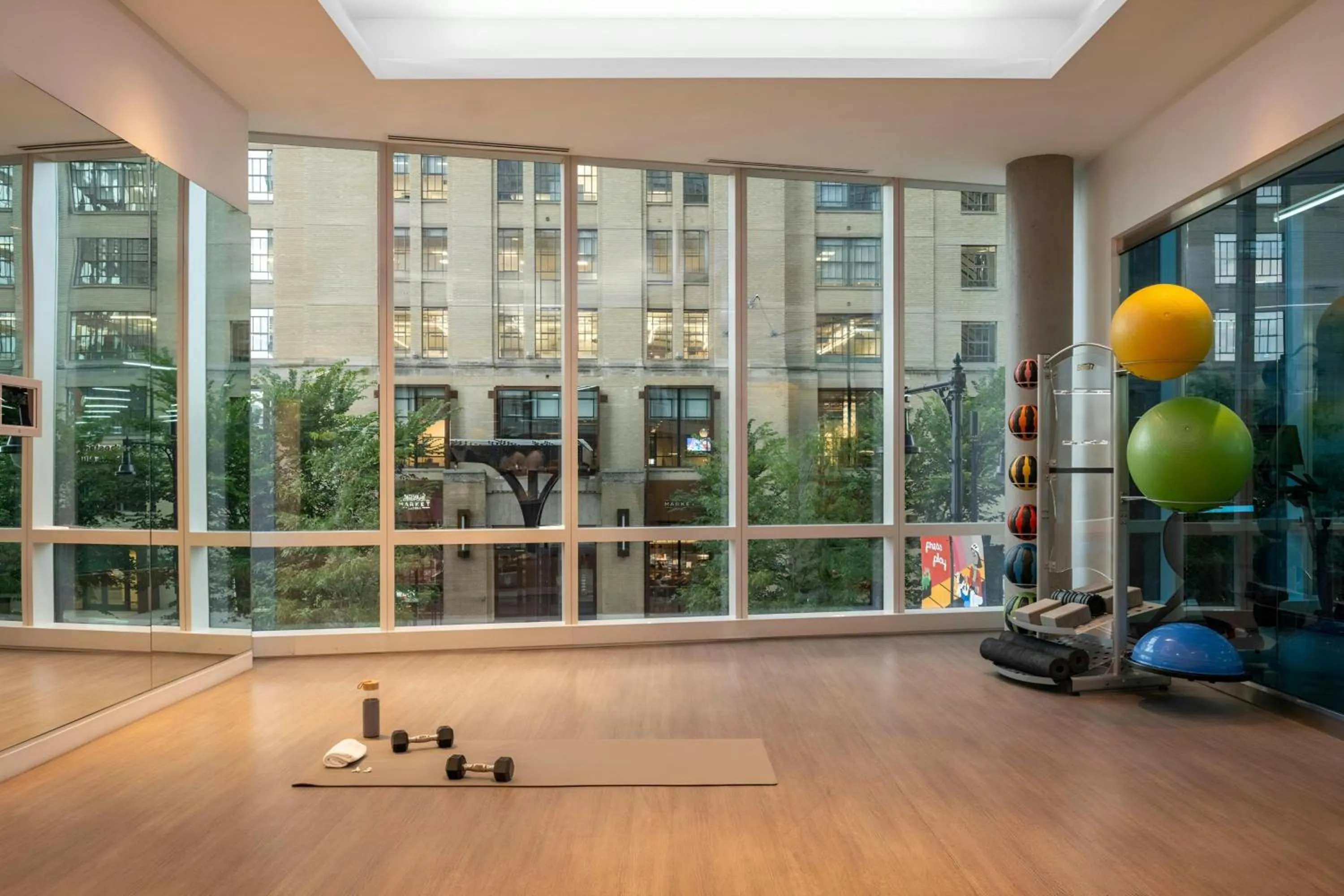 Fitness centre/facilities in Sonder by Marriott Bonvoy Pierce Boston Apartments Fenway