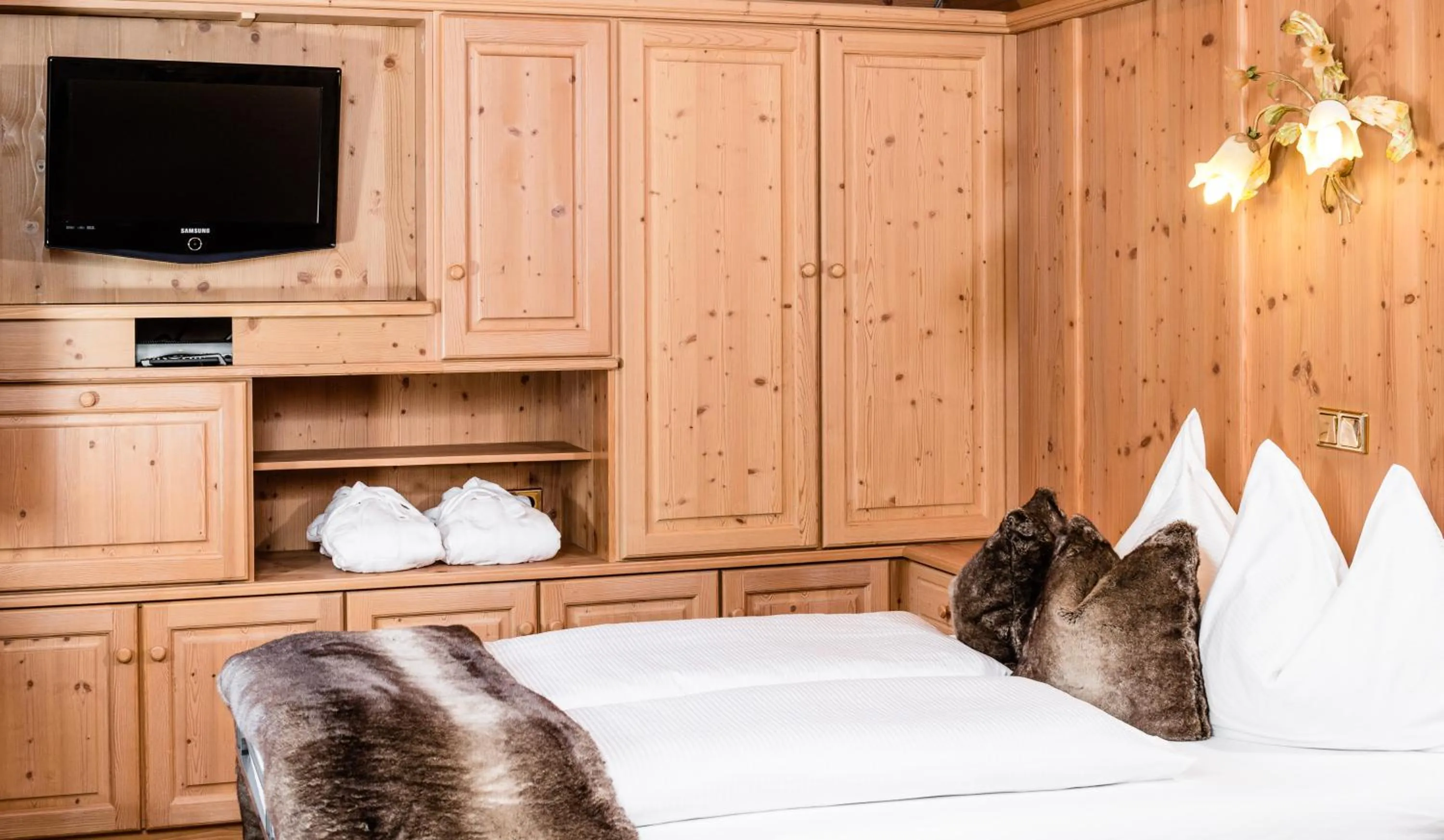 Bed in Suites Hotel Garden