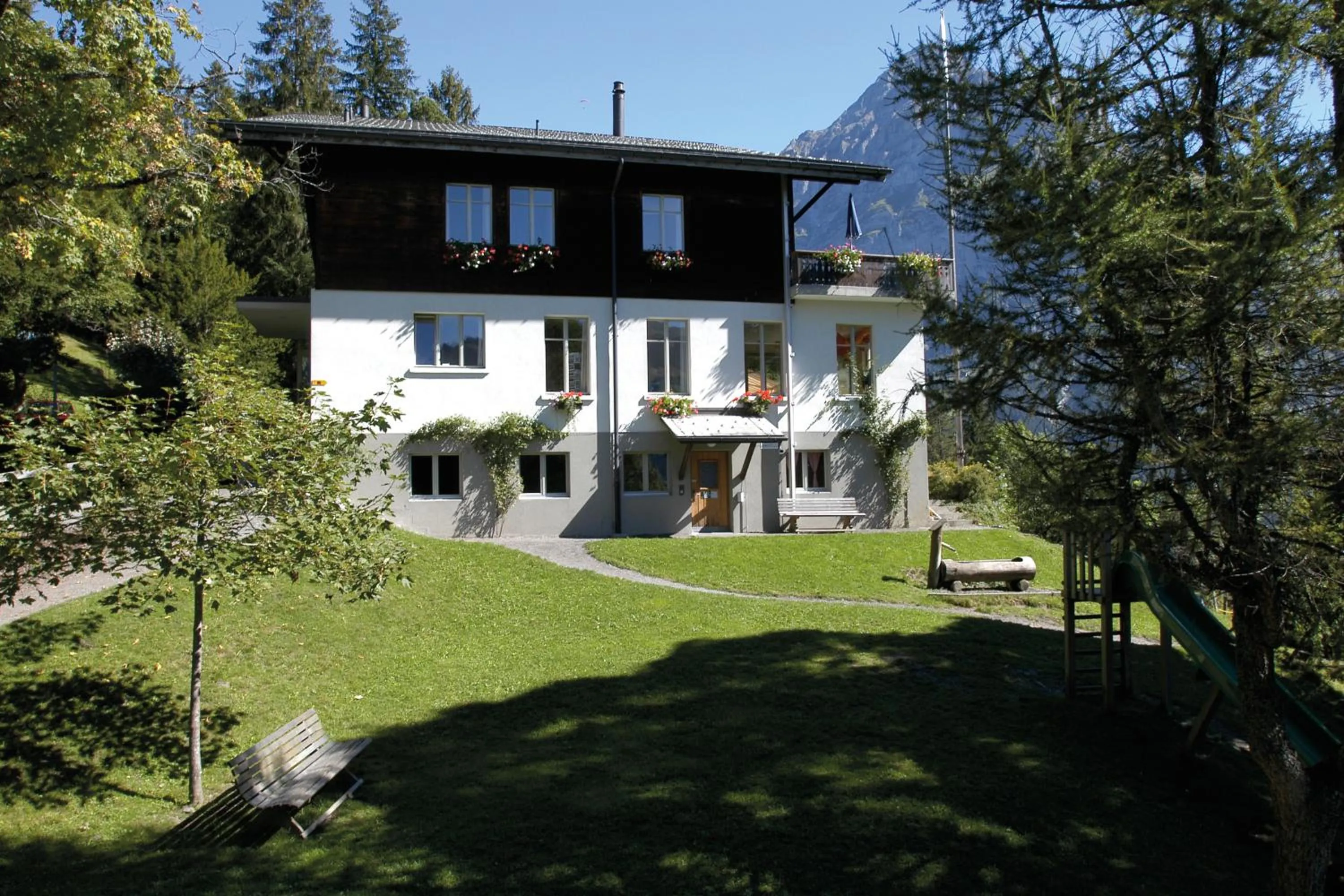 Facade/entrance in Grindelwald Youth Hostel