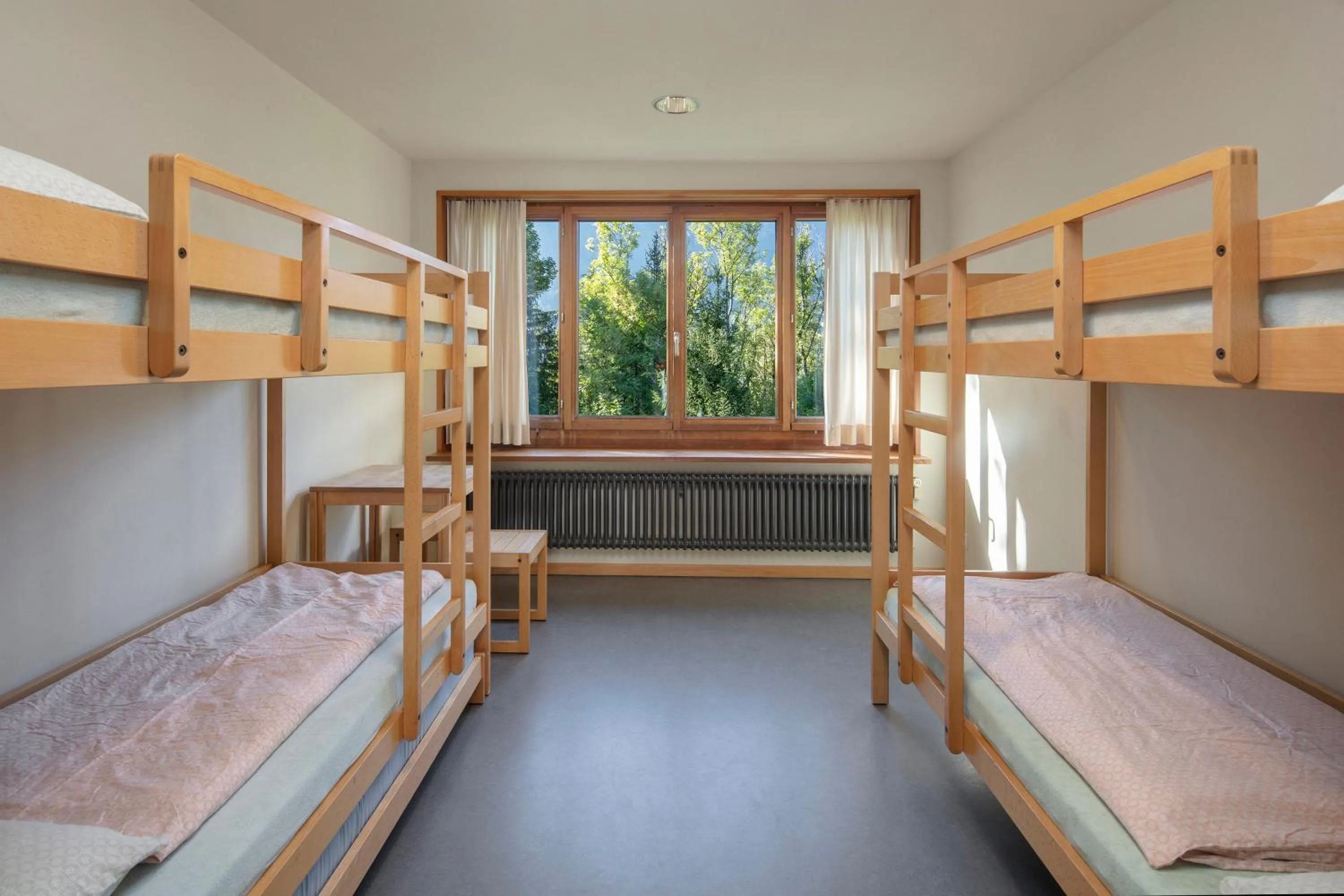 Photo of the whole room, Bed in Grindelwald Youth Hostel