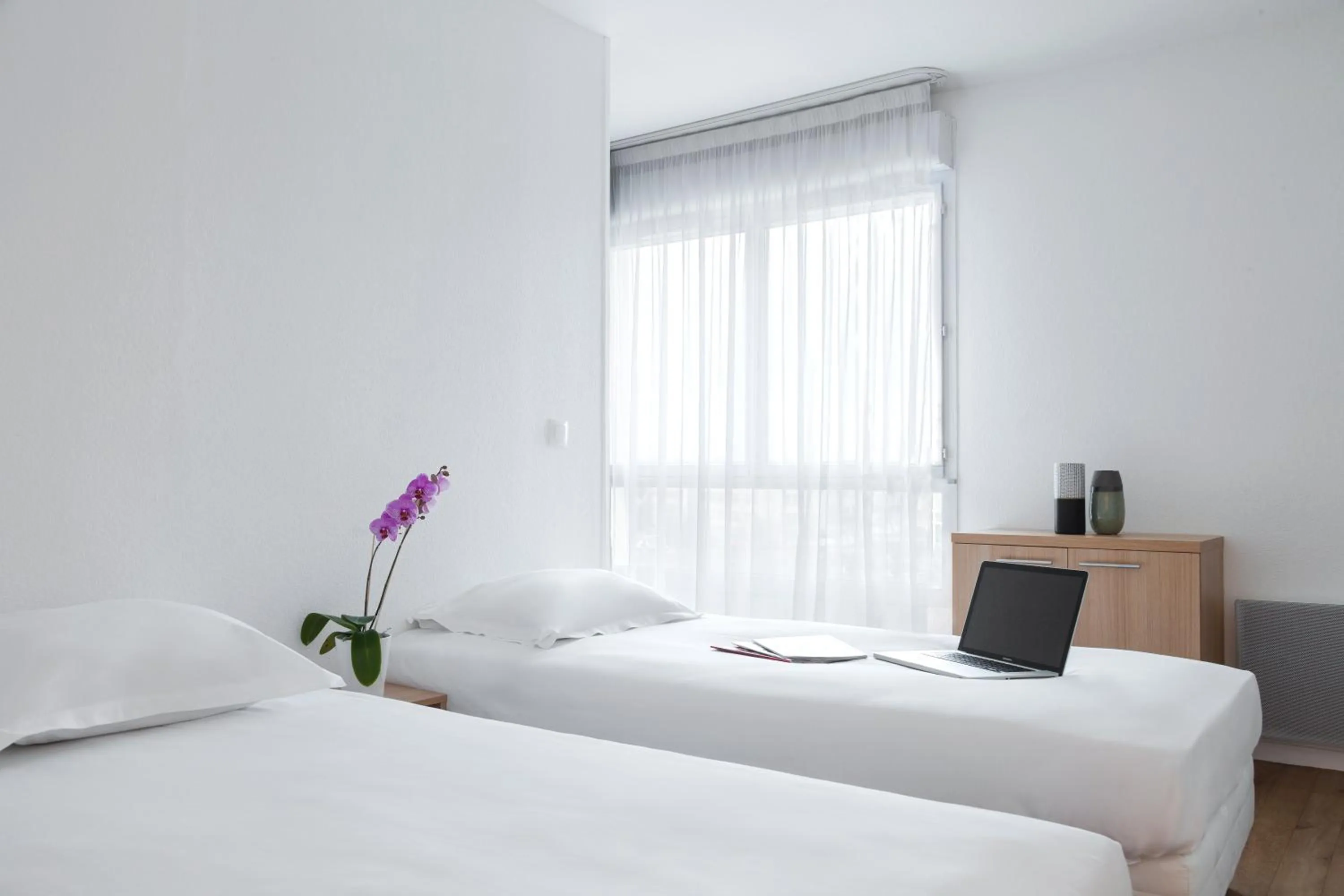 Bedroom, Bed in Annemasse Apparts