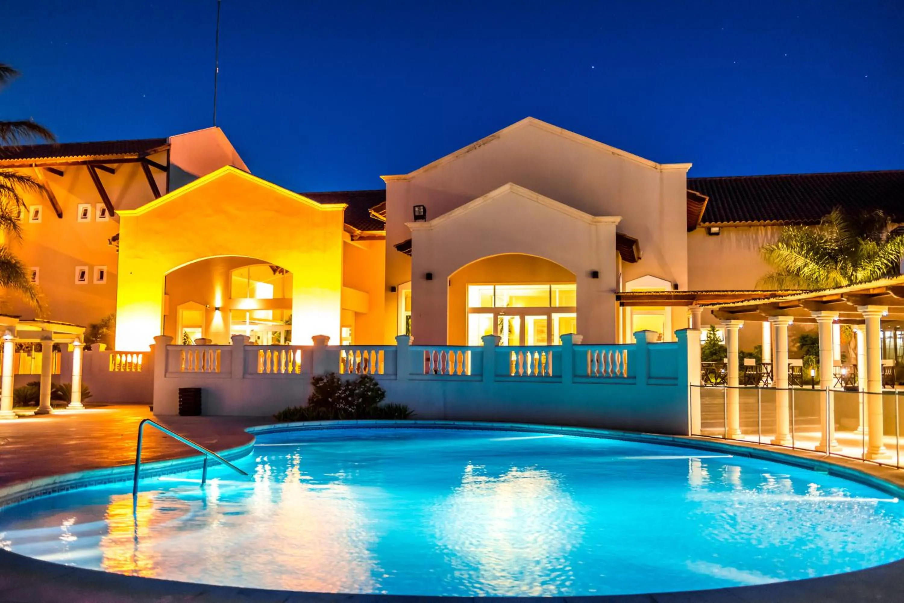 Swimming pool in Howard Johnson Resort Spa & Convention Center