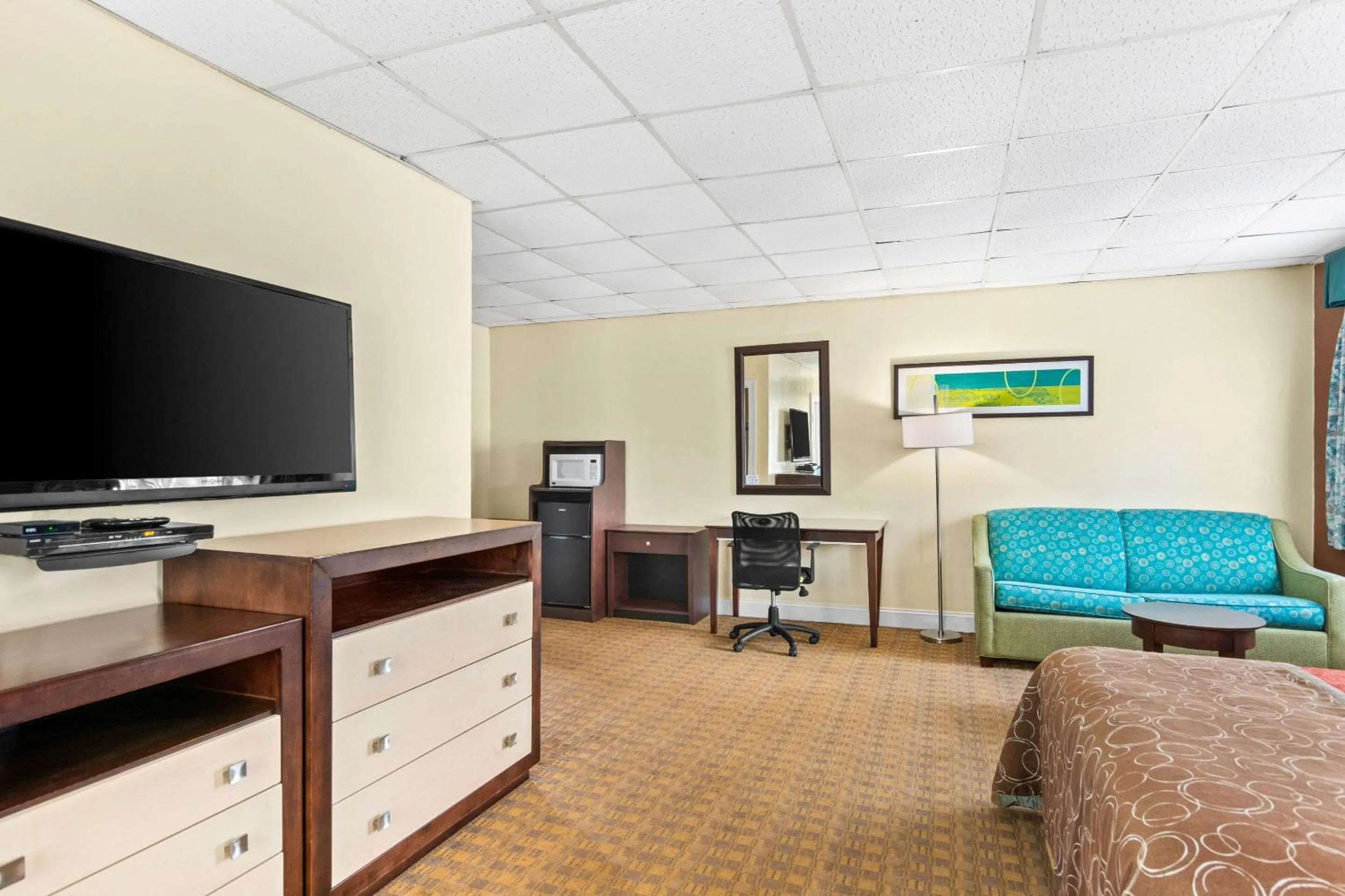 Bedroom in Rodeway Inn Williamsburg Edge District