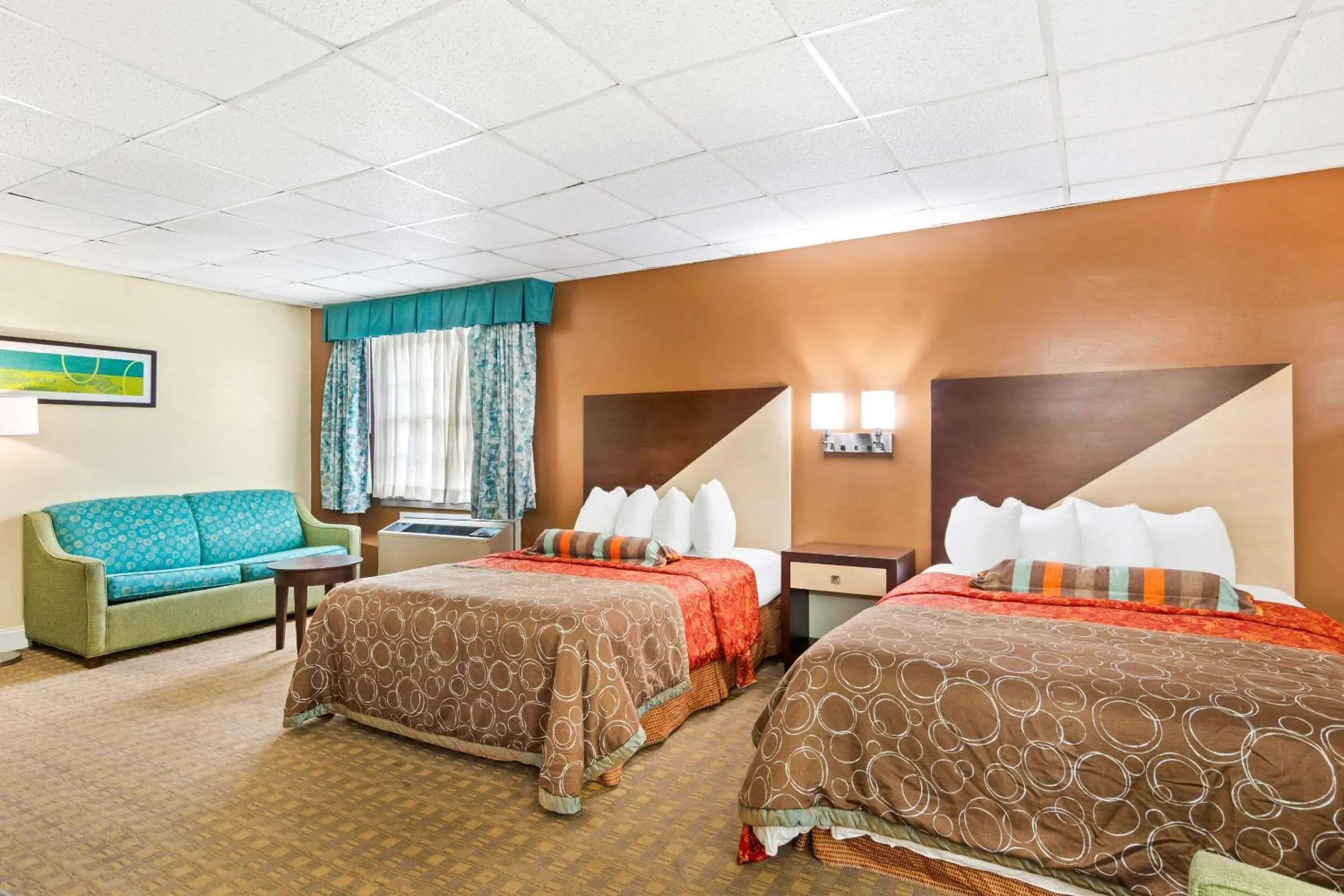 Bedroom, Bed in Rodeway Inn Historic Bedroom, Bed in Rodeway Inn Historic